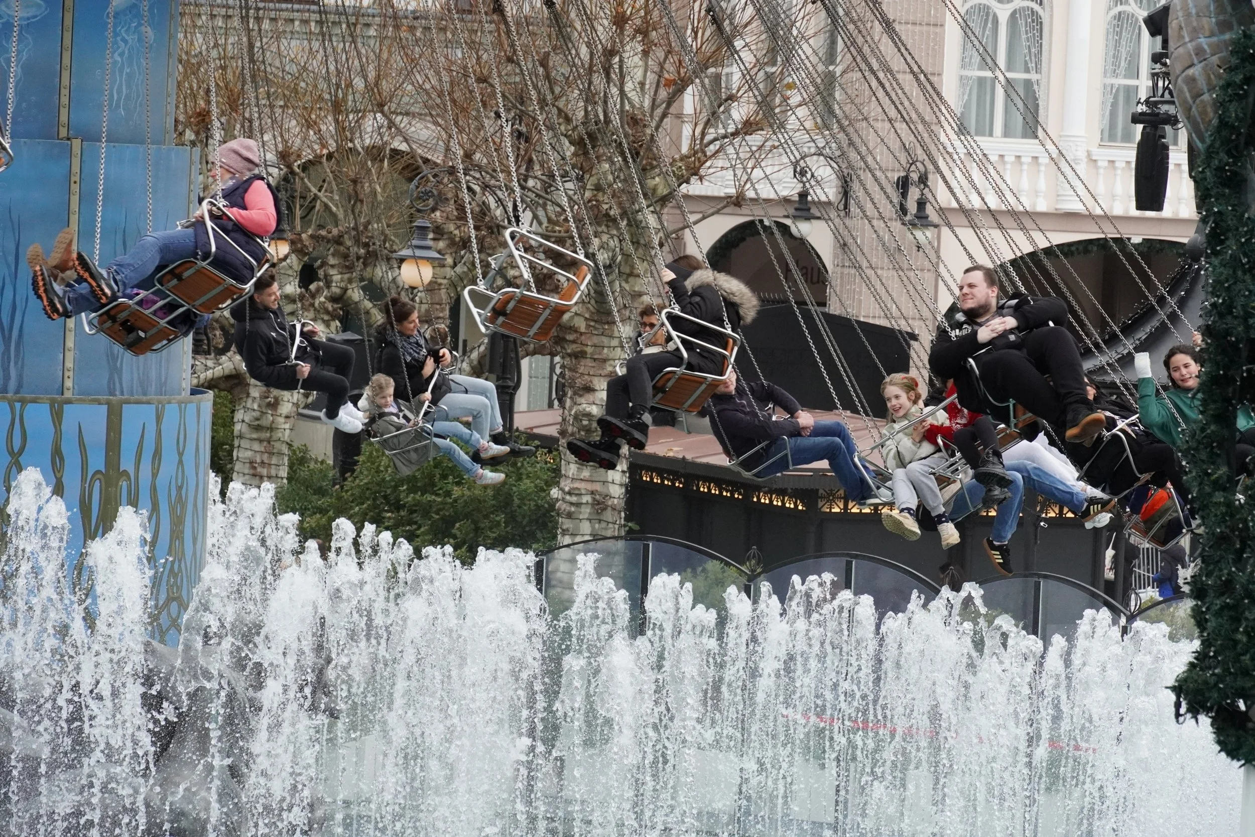 Wintertraum-phantasialand-berlin-lights-chair-o-plane-dd.JPG