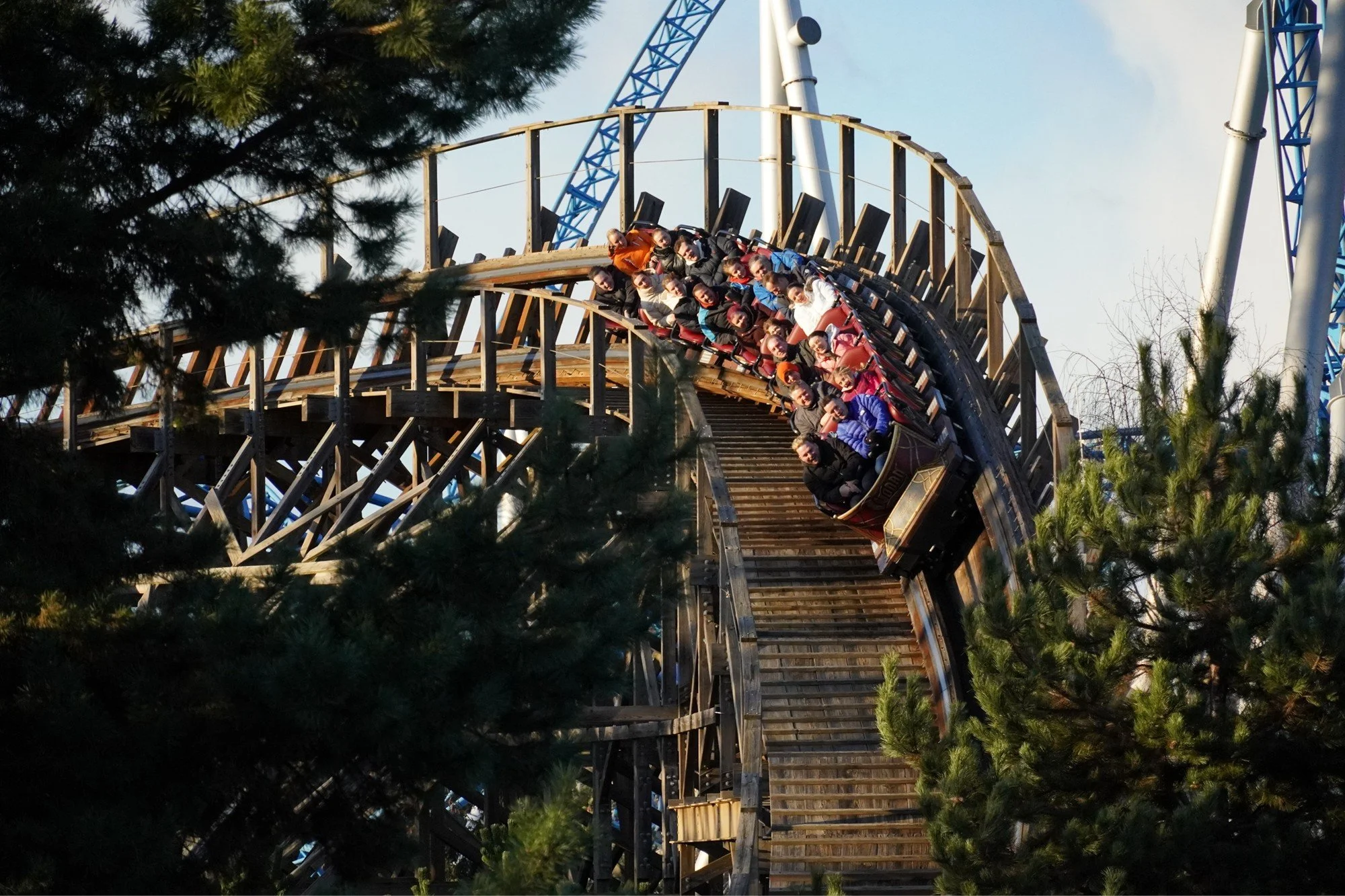 winter-europa-park-wodan-timbur-coaster-wood-rollercoaster-a.JPG