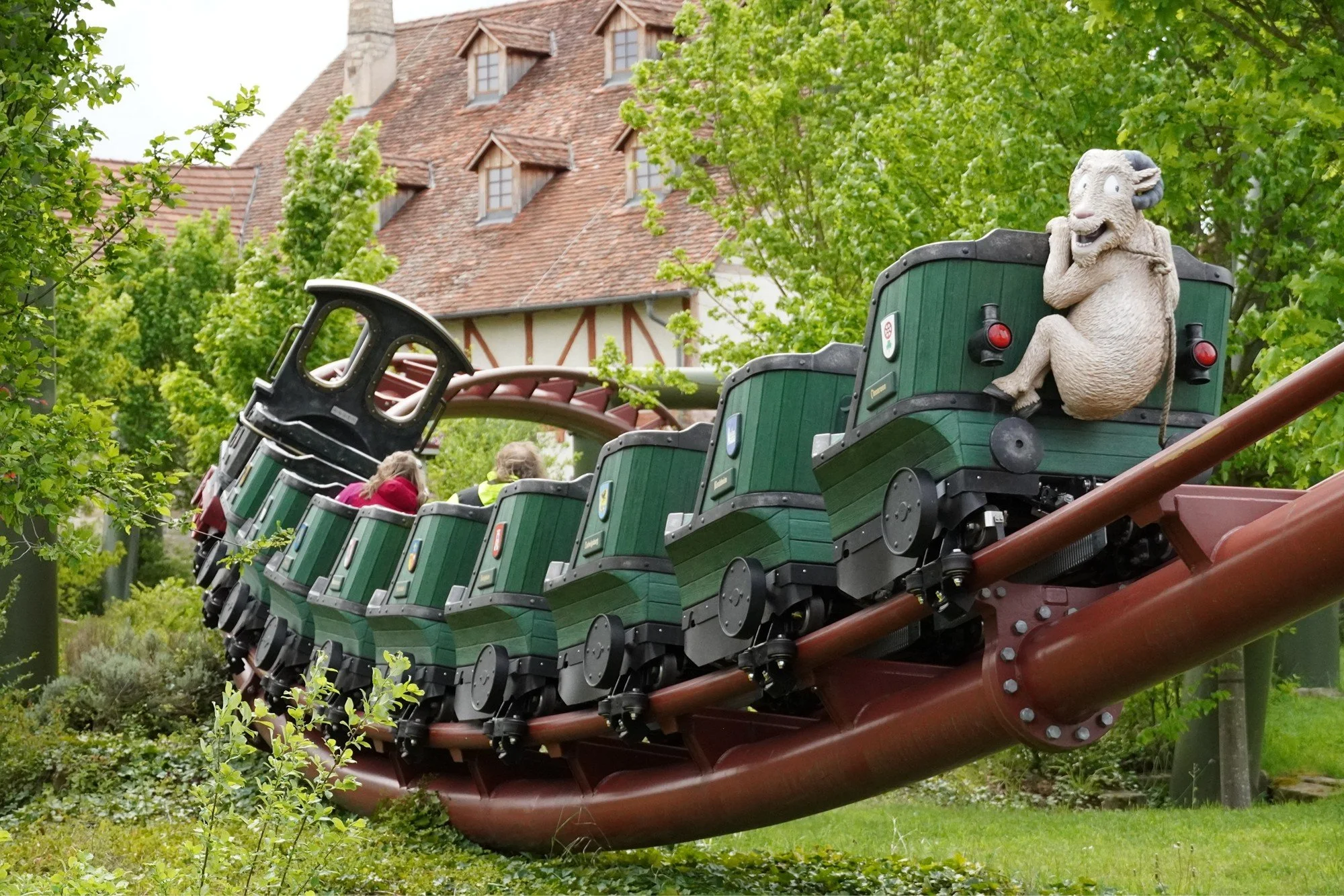tripsdrill-germany-volldampf-vekoma-boomerang-roller-coaster-b.JPG