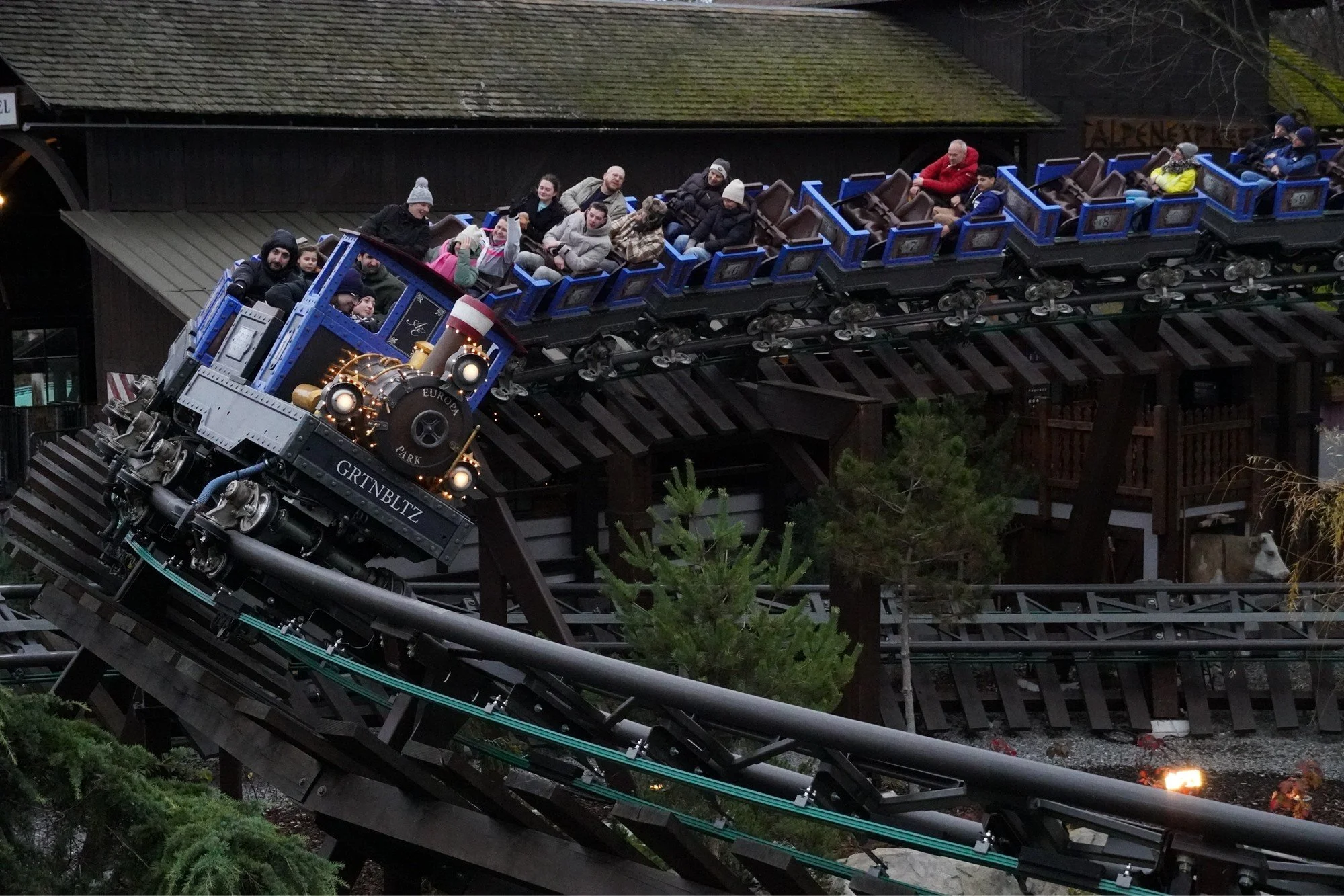 winter-europa-park-alpenexpress-enzian-mack-powered-coaster-b.JPG
