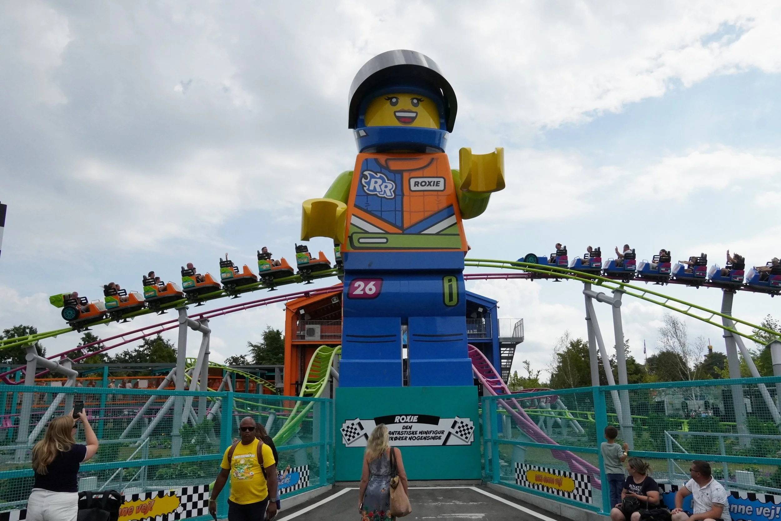 minifigure-speedway-zierer-family-roller-coaster-legoland-billund-denmark-g.JPG