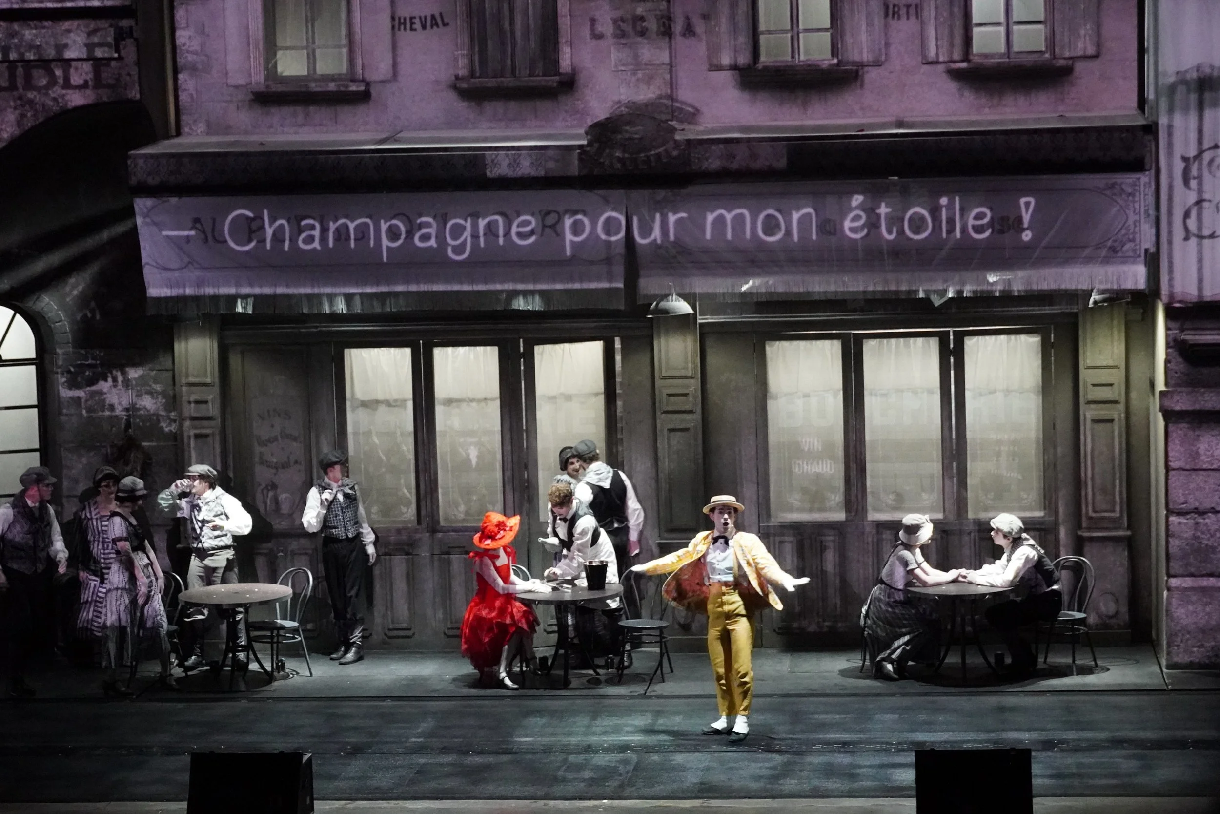 le-mime-et-letoile-puy-du-fou-theme-park-show-france-d.JPG