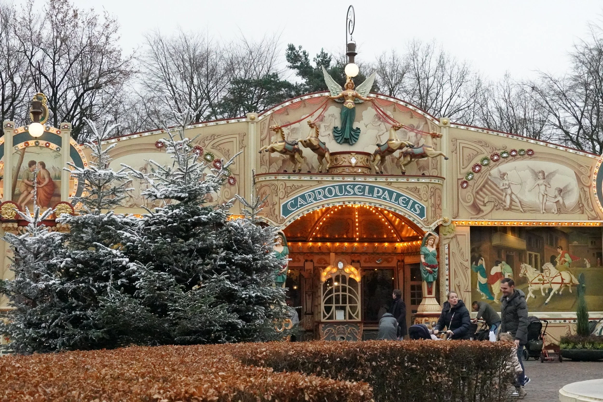 winter-efteling-netherlands-carousel-a.JPG