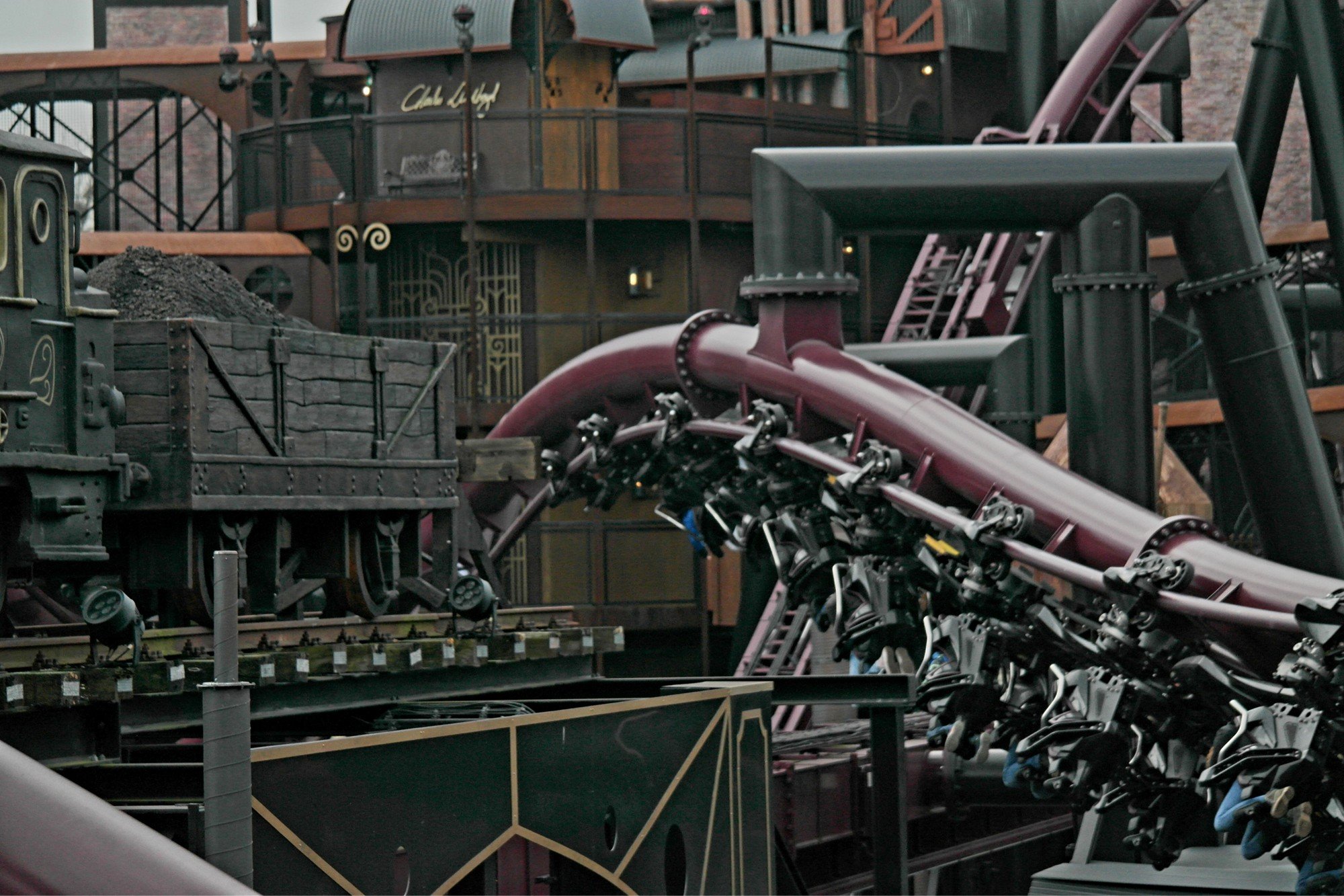 Wintertraum-phantasialand-rookburgh-fly-vekoma-flying-coaster-b.JPG