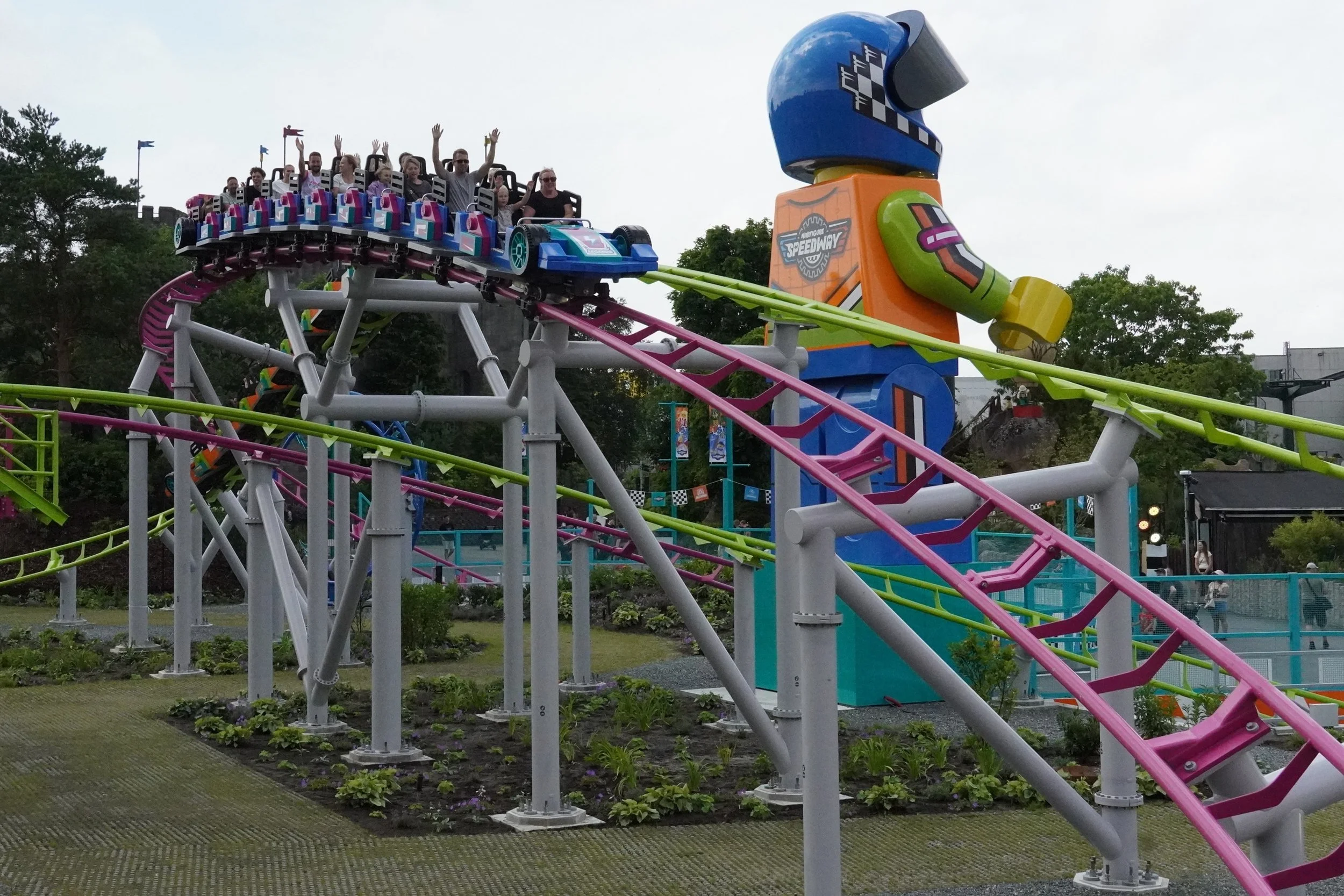 minifigure-speedway-zierer-family-roller-coaster-legoland-billund-denmark-j.JPG