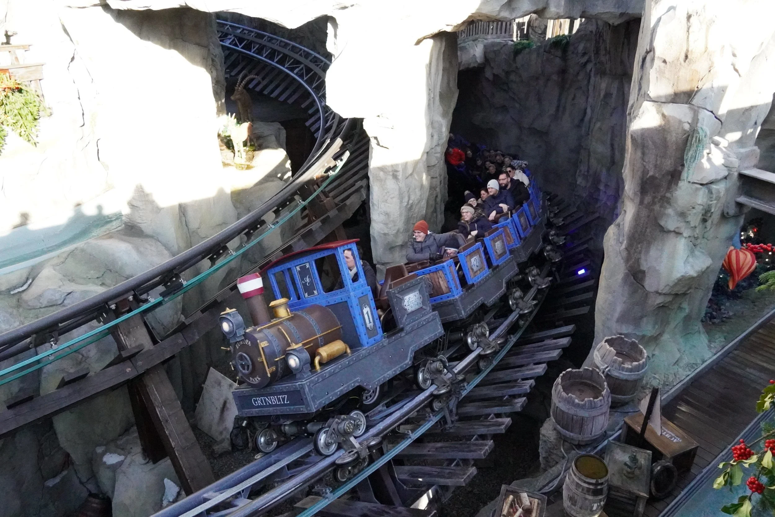 winter-europa-park-alpenexpress-enzian-mack-powered-coaster-aa.JPG
