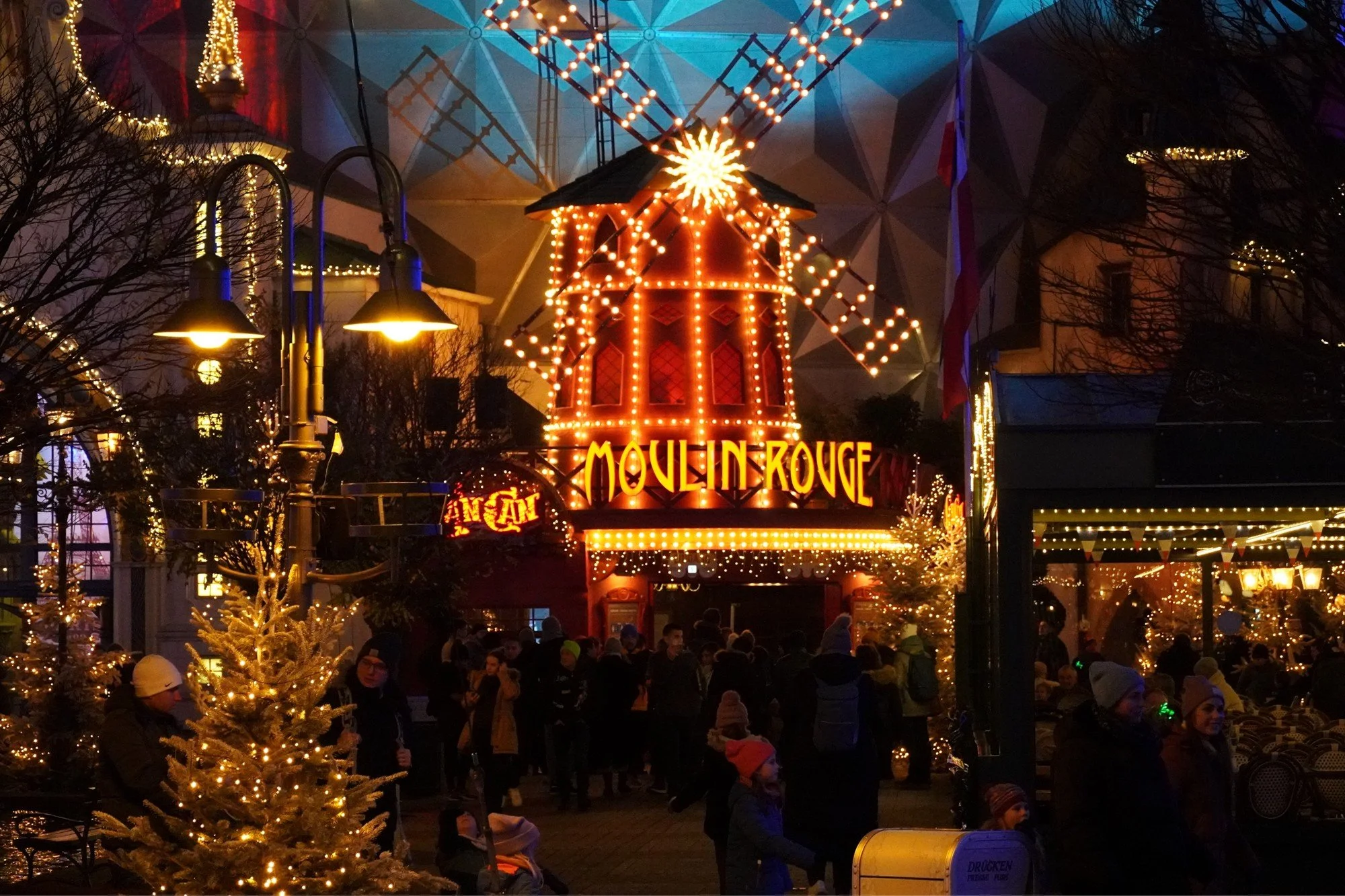 winter-europa-park-moulin-rouge-cancan-roller-coaster-a.JPG