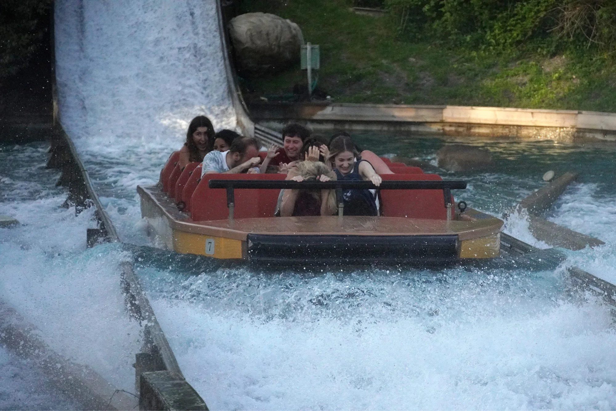 parc-asterix-france-paris-water-ride-boat-splash-theme-park.JPG