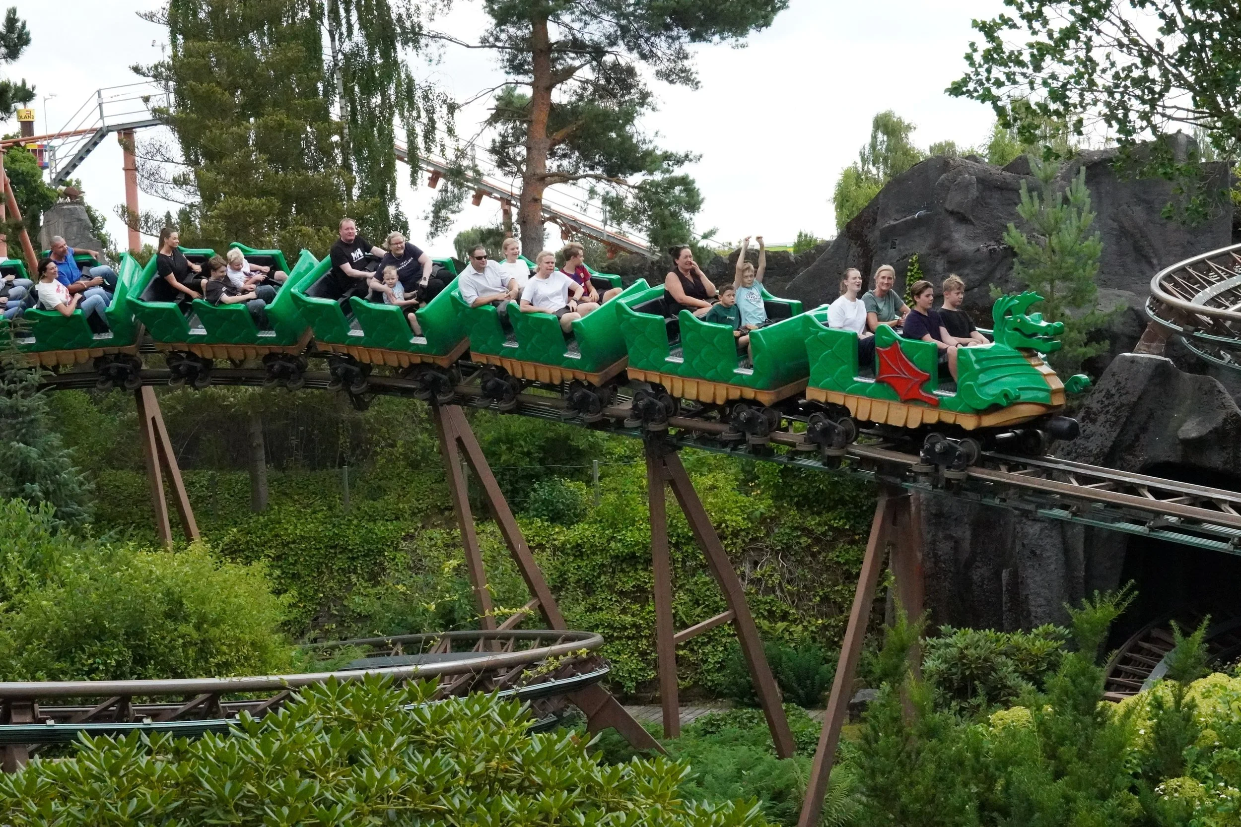 dragen-mack-rides-powered-roller-coaster-legoland-billund-denmark-c.JPG