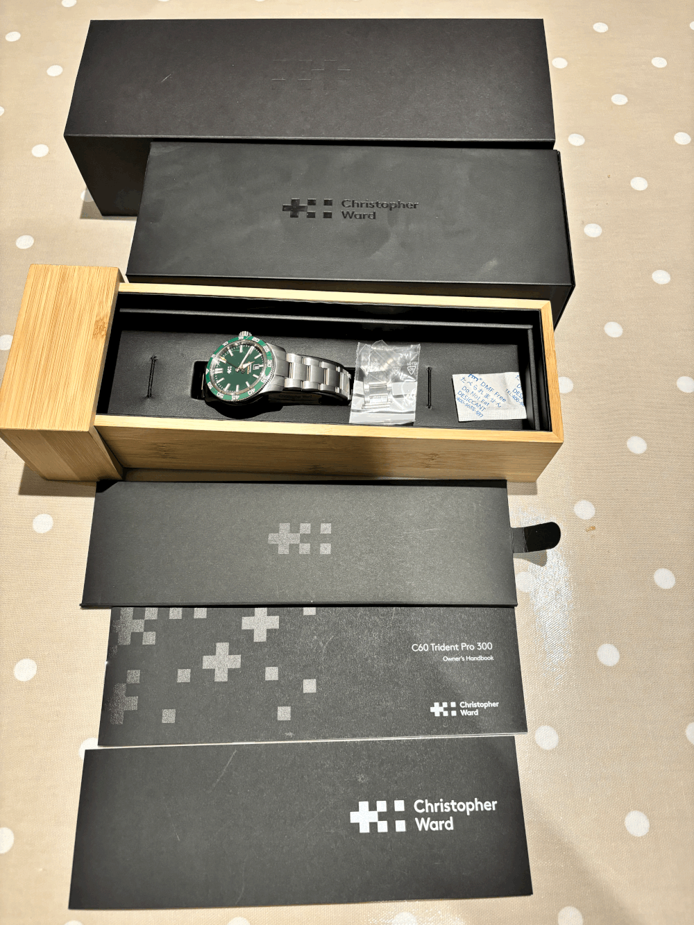 SOLD WH462 C60 Trident Pro 300 42mm Green (09/2022) — Ward Hoard