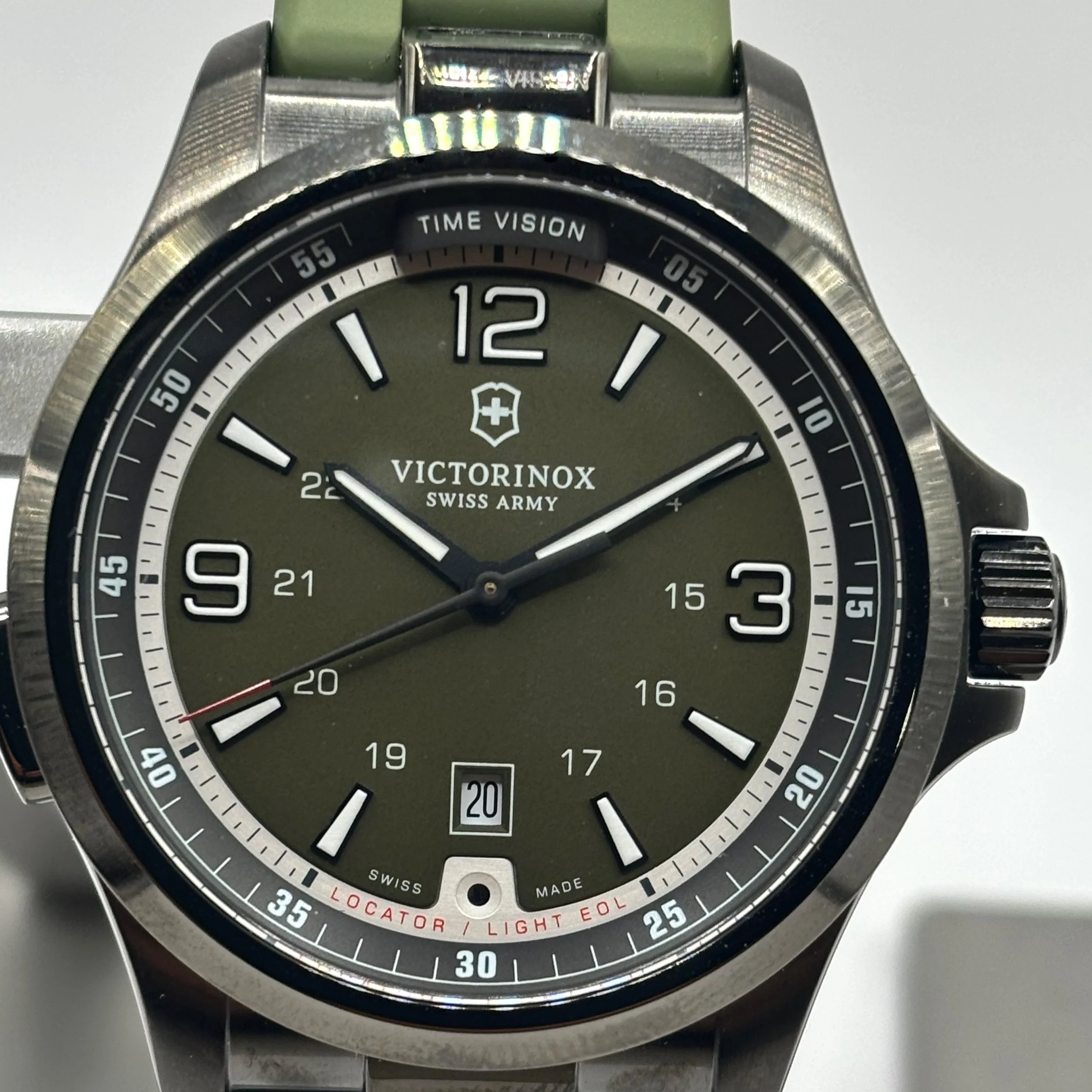 SOLD WH556 GATECRASHER! Victorinox Night Vision 42mm built in torch! (undated)