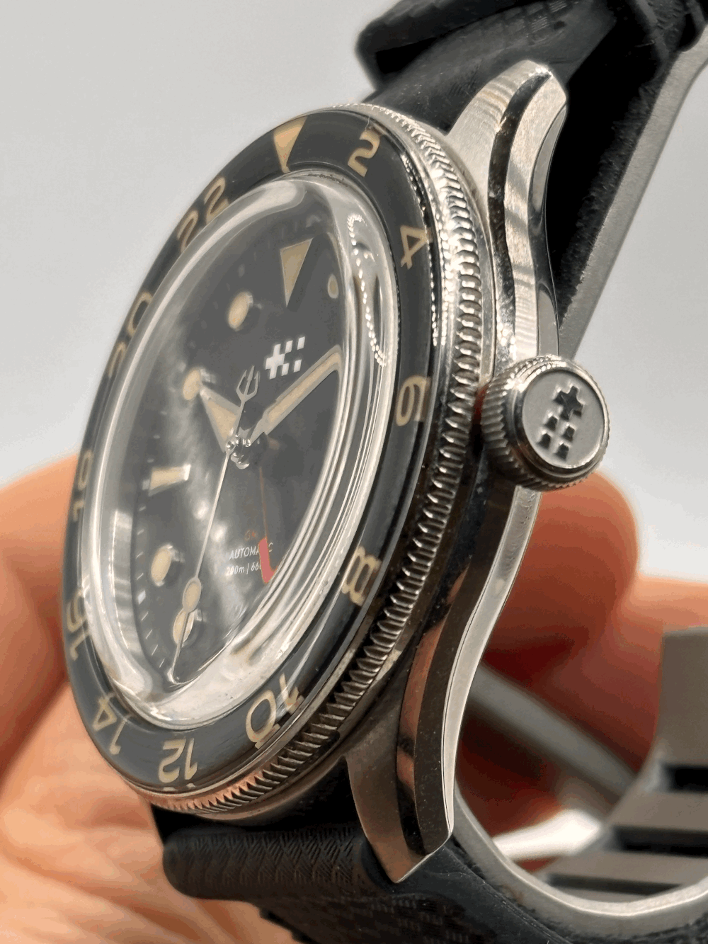 サマーウォーク　38 C65 Aquitaine GMT | Christopher Ward