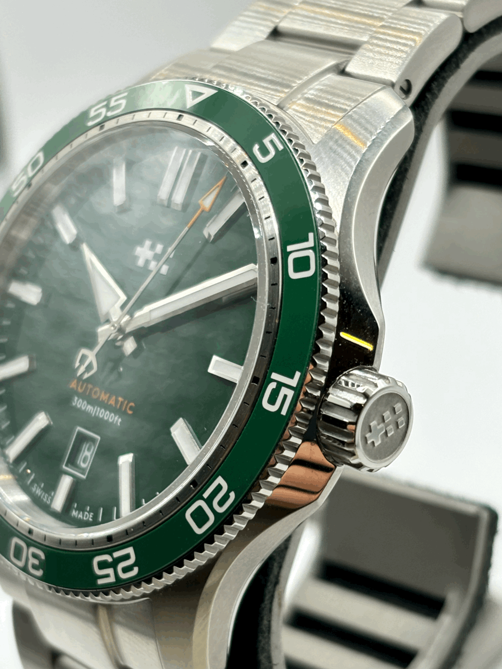 SOLD WH462 C60 Trident Pro 300 42mm Green (09/2022) — Ward Hoard