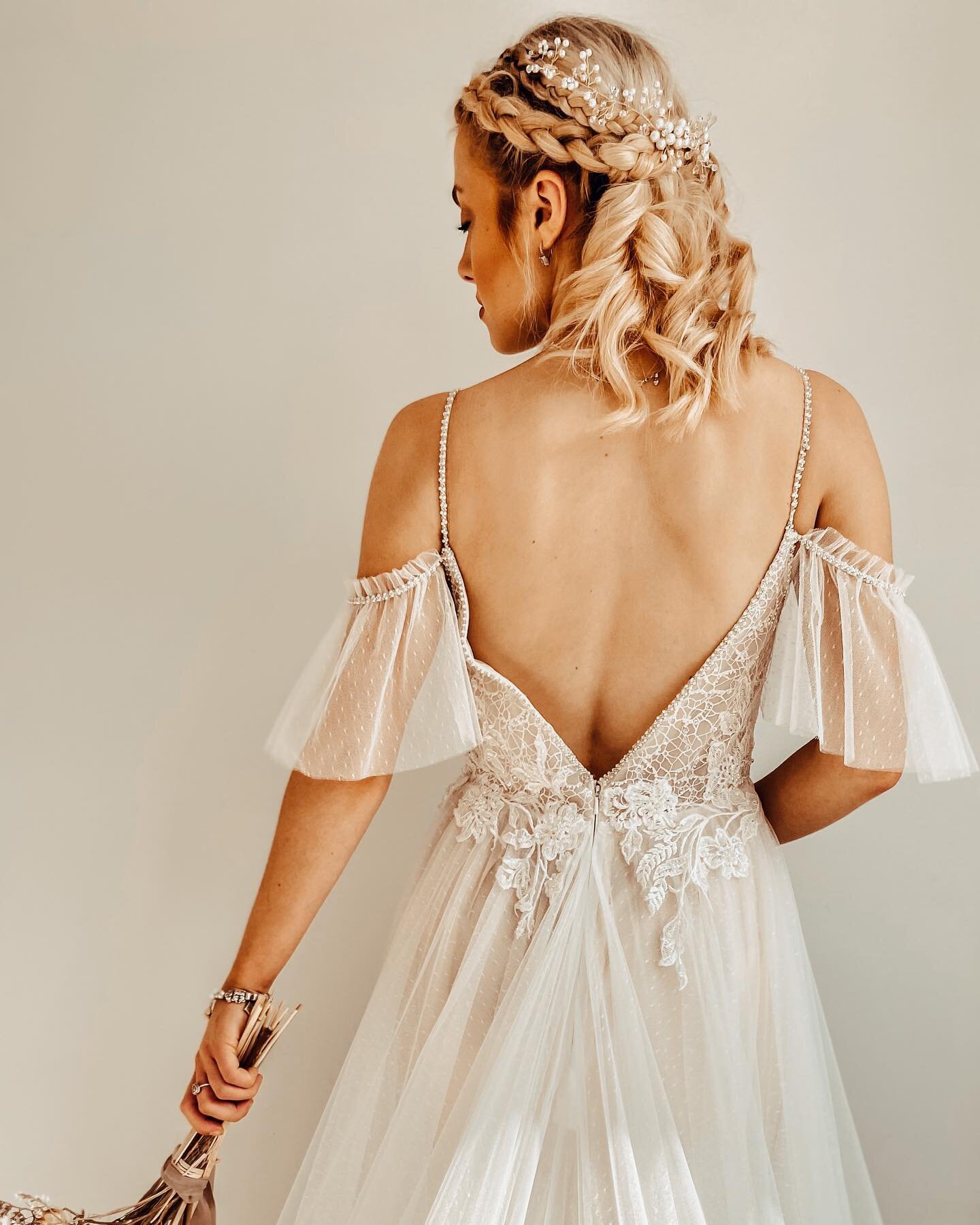 Custom-made, from lower V to the middle V, which one is more you! 

We pride ourselves in taking extra special care with all our wedding dresses. Any of our wedding dress designs can be altered to suit your style.

#misshebridal #custommadedress