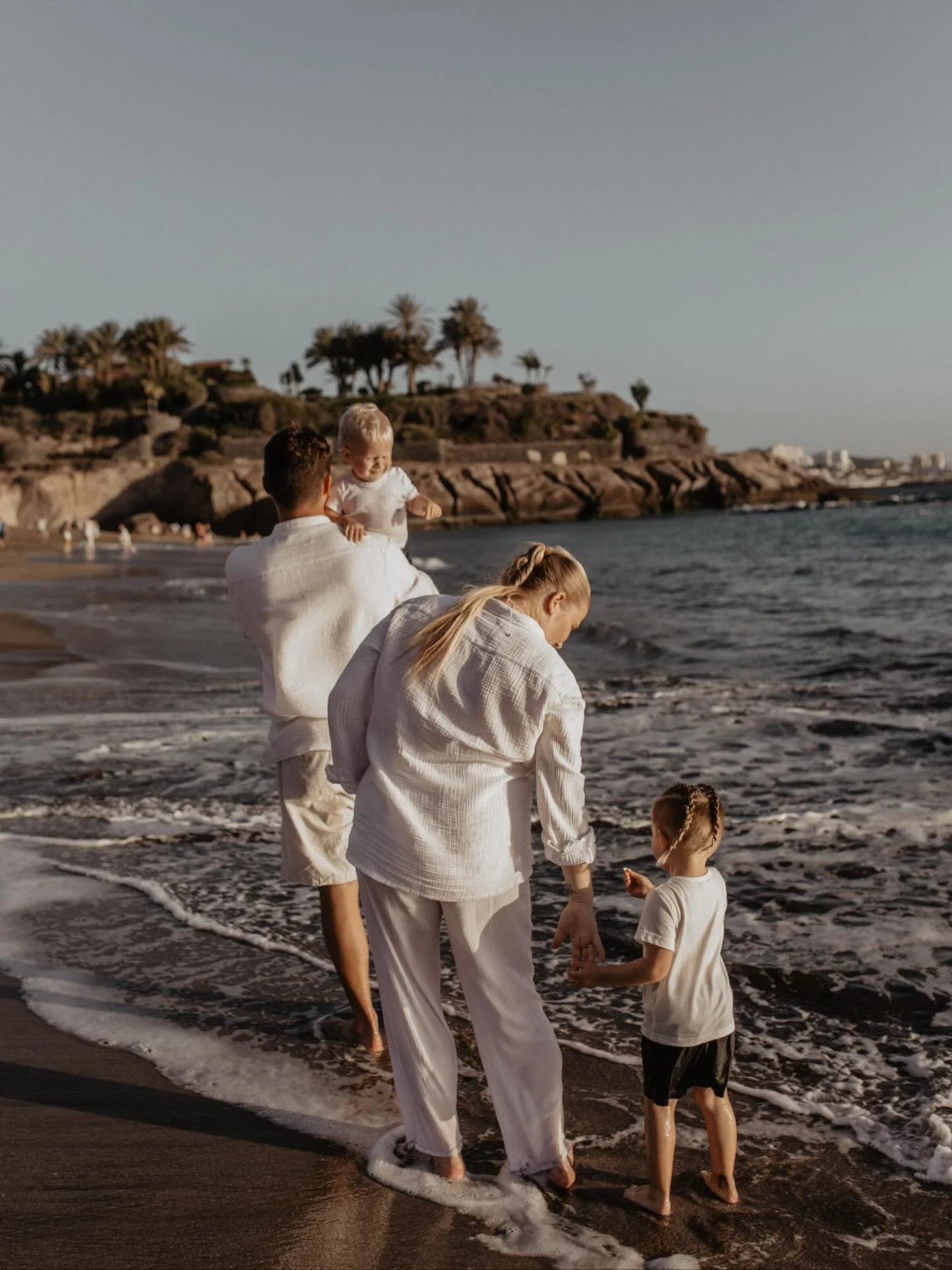 K&otilde;ik algas &uuml;hest lihtsast soovist &ndash; mu ema palus, et teeksin temast ja mu &otilde;est m&otilde;ned pildid, kui nad k&uuml;lastasid meid Tenerifel. M&auml;lestuseks. ✨
 Ja mina kui fotograaf &ndash; no see s&otilde;na &ldquo;m&auml;l