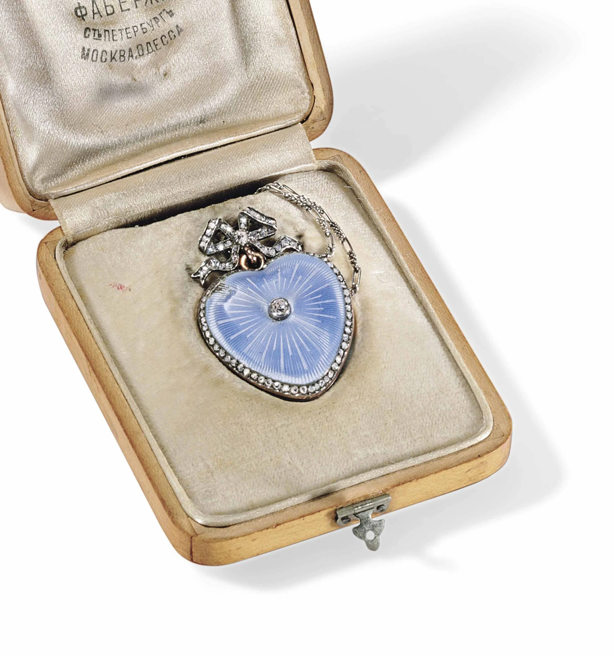 2013_CKS_01161_0206_000(a_jewelled_gold-mounted_and_guilloche_enamel_pendant_locket_by_faberge010547).jpg
