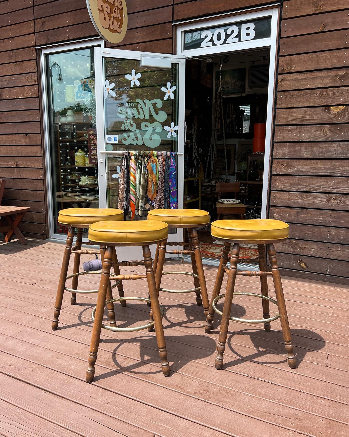 Goodness😍 Bar stools are some of my favorite things to find and I think i&rsquo;ve outdone myself with these. They are in basically perfect condition, so comfortable, and the leather is extremely soft. And how about a round of applause for the color