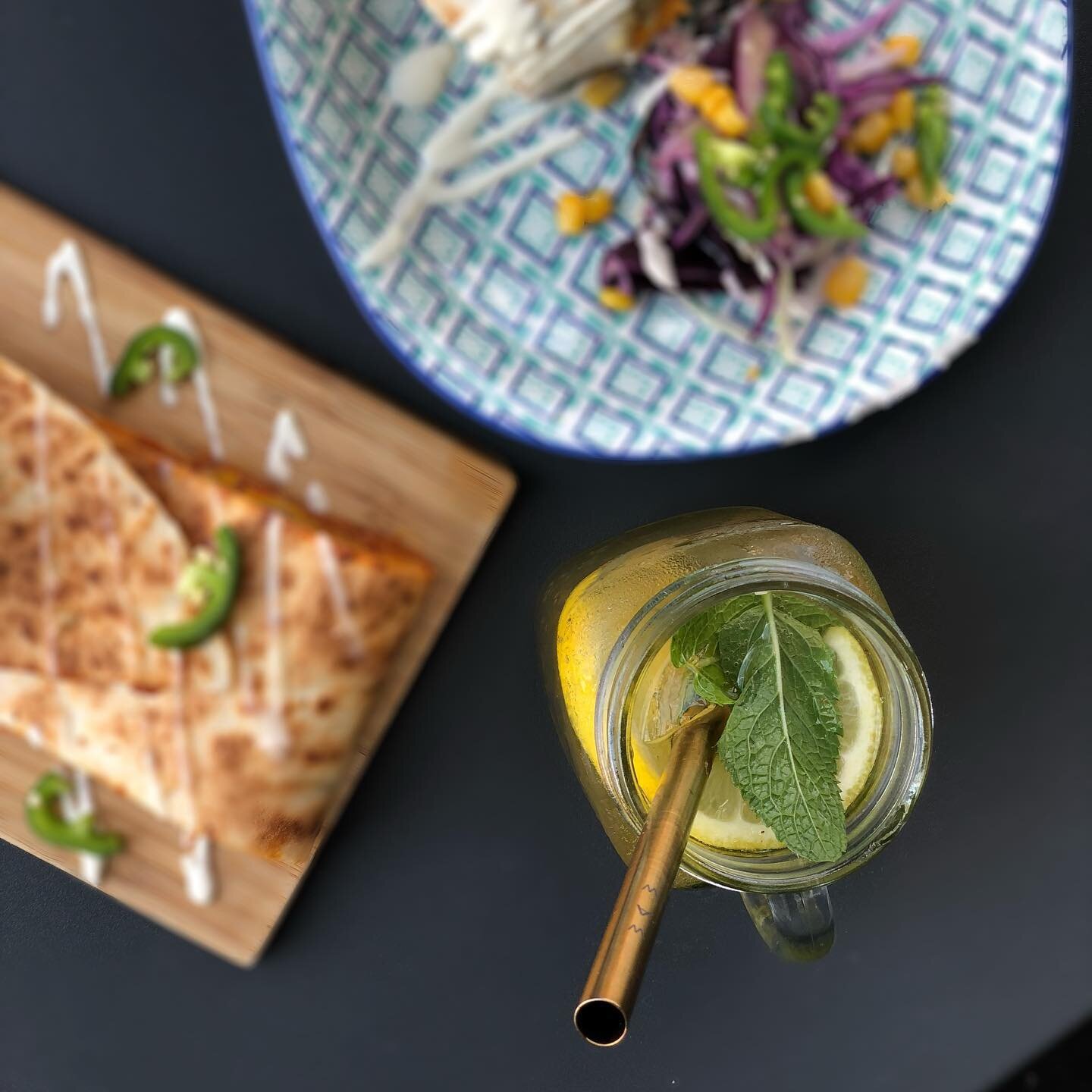 Our homemade Ice Tea is the best match with Mexican food 😍 

#anchobelgium #icetea #homemade #freshfood #deliciousfood #mexicanfood #bestplace #brusselsrestaurant #waterloo #cocktails #natchos