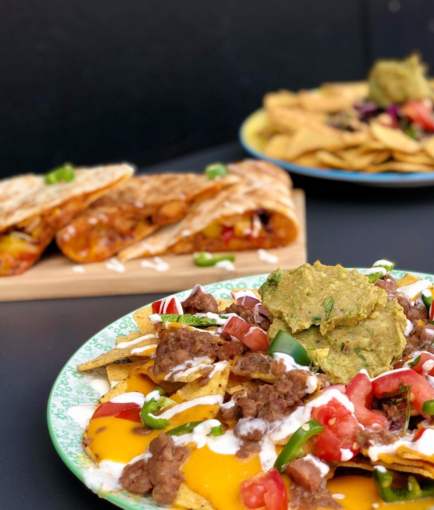 Friday night mood 🤩

 #anchobelgium #mexicanfood #nachos #sharingnachos #foodporn #quesadillas