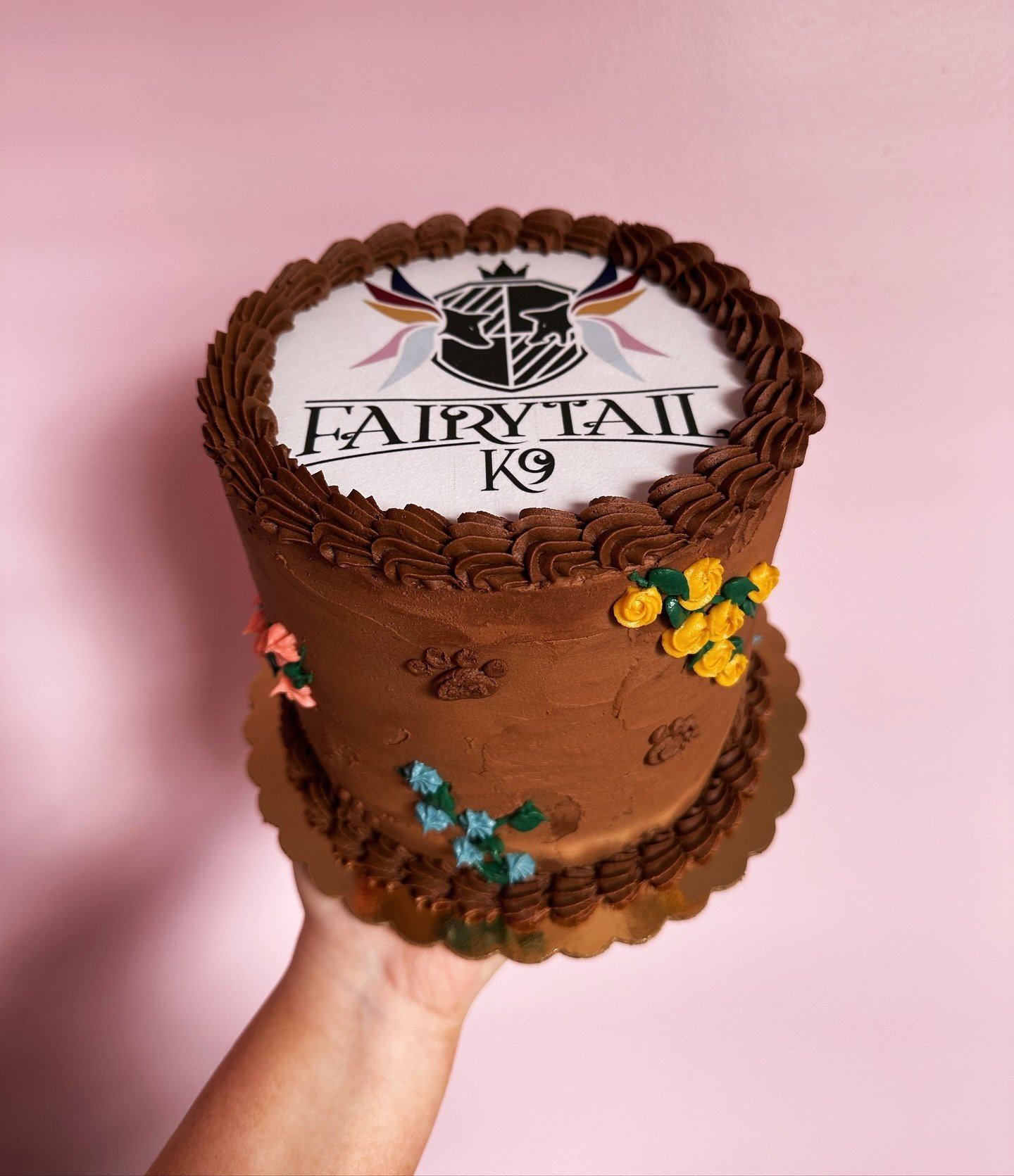 Who says logo cakes can&rsquo;t be adorable 🥰🩷
&bull;
Congrats on your new space @fairytailk9! 
&bull;
&bull;
&bull;
&bull;
&bull;
#cake #cakeoftheday #cakes #cakedecorating #cakestyle #cakeart #logocake #cakedecorator #cakesofinstagram #nashville 