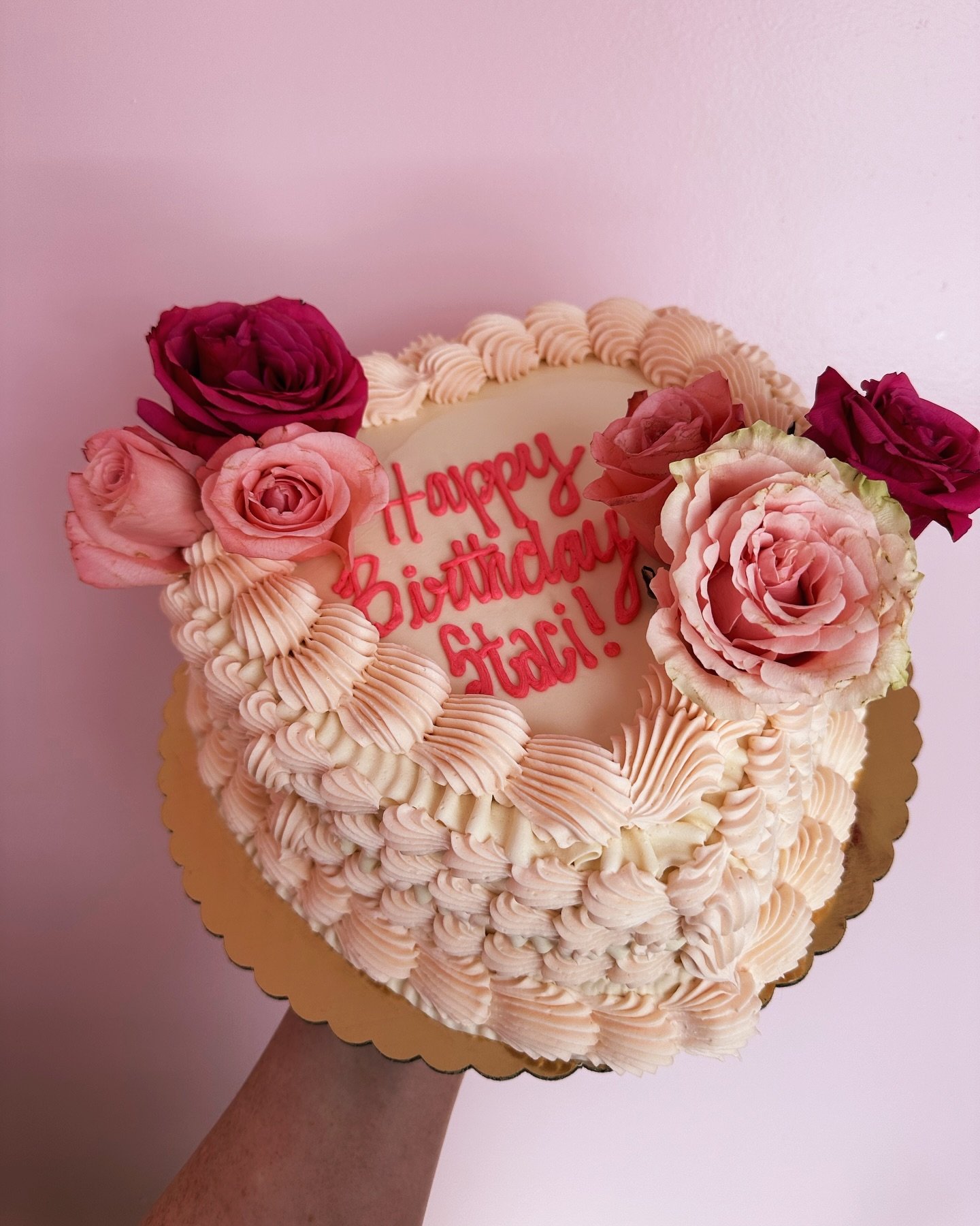 Soft pink and white vintage cake with florals 🩷🍰🌸
&bull;
&bull;
&bull;
&bull;
#cake #cakedecorating #cakedesign #cakedecorator #cakecakecake #nashville #nashvillecakes #cakestyle #franklintn #vintagecakes #franklincakes