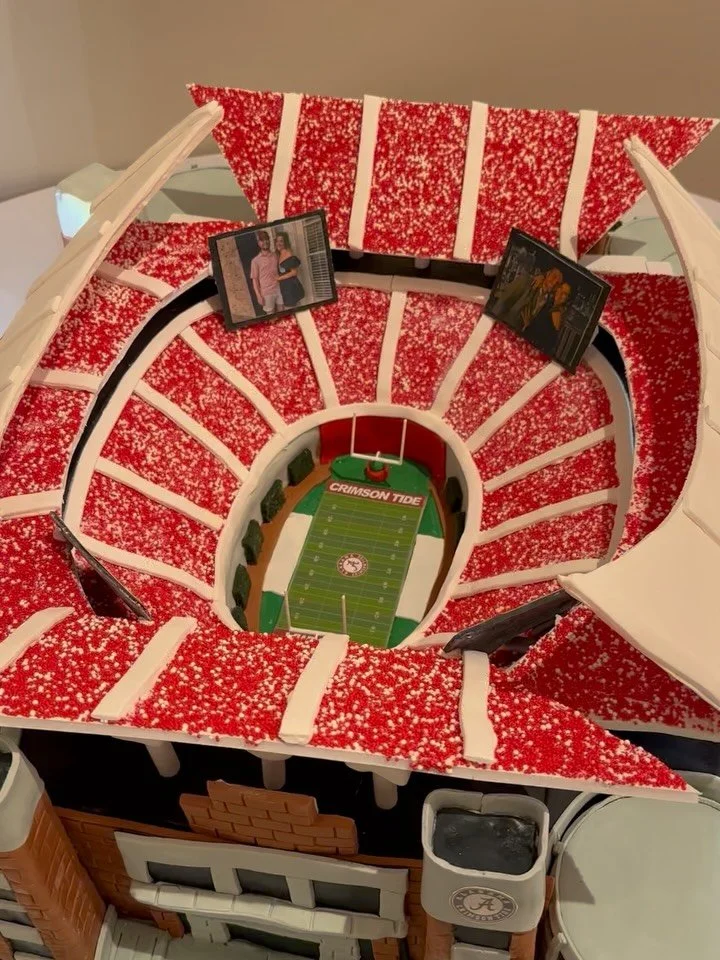 Ellie + Blake&rsquo;s Grooms Cake!! ❤️🍰
&bull;
Couldn&rsquo;t wait to post this one from yesterday! Such a fun cake to create for the sweetest couple! Thank you for having us @harpethhotel ❤️
&bull;
#universityofalabama #groomscake #nashvillecakes #