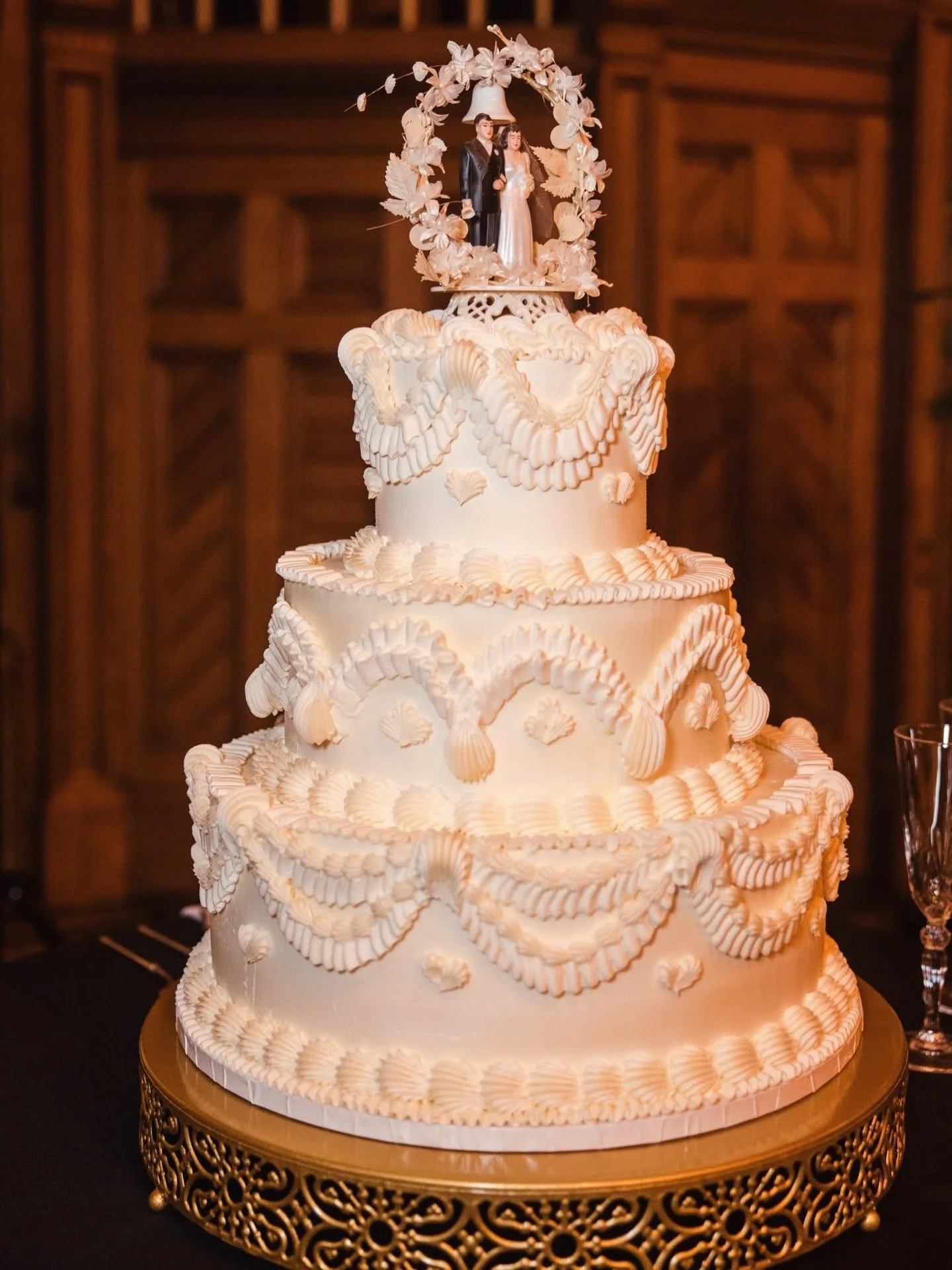 Hello 2026! 🤍
&bull;
We started this year with a true vintage beauty for the gorgeous @hannahd_19! 🤍
&bull; 
Beyond blessed to start this year creating meaningful, timeless designs for the sweetest clients. Here&rsquo;s to a year full of love, cele