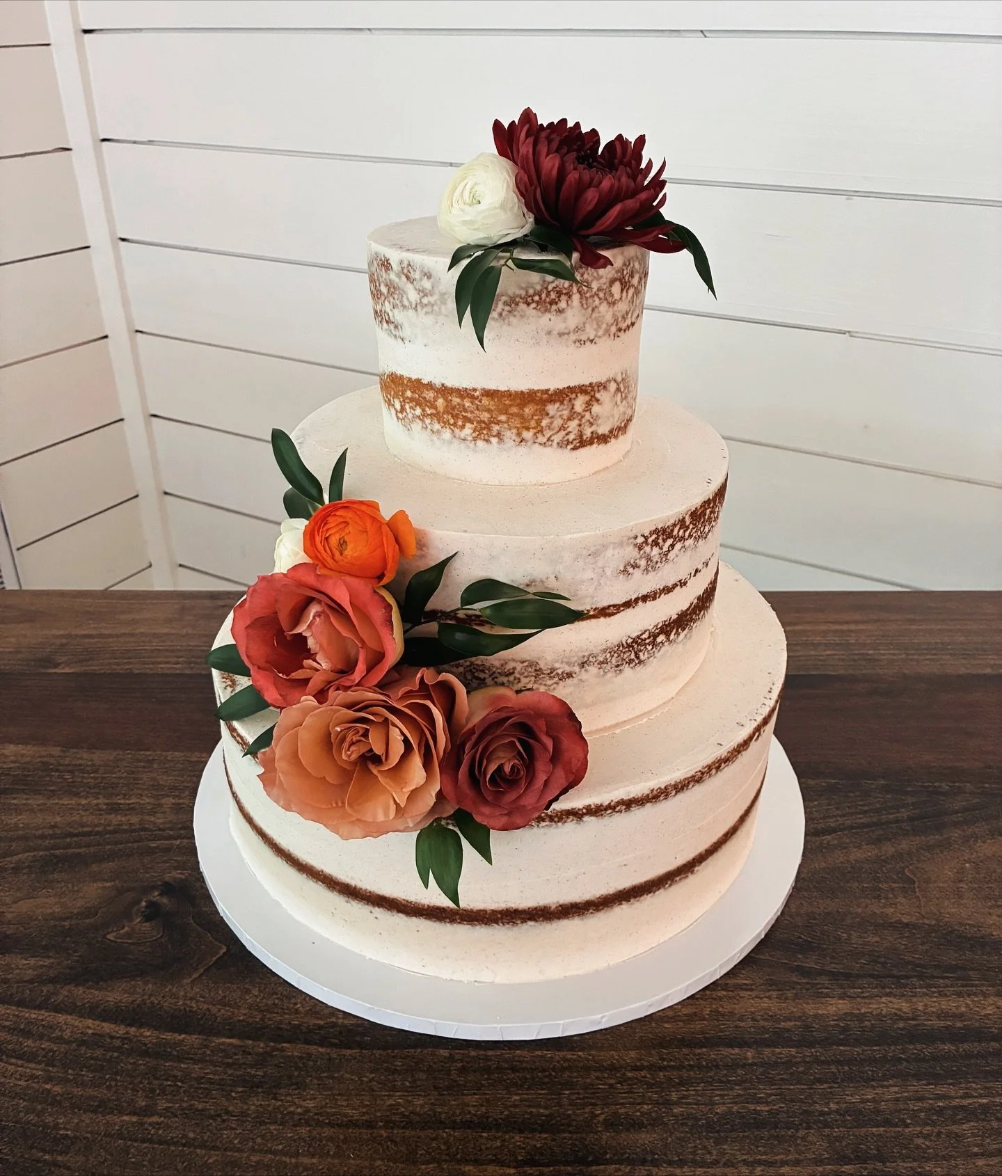 feels like fall 🧡
&bull;
&bull;
&bull;
&bull;
&bull;
#cake #cakedecorating #wedding #weddingcakes #weddingcake #weddingseason #cakeoftheday #cakeofinstagram #franklintn #weddinginspiration #weddingideas #weddingdecor #nashvillewedding #franklinweddi