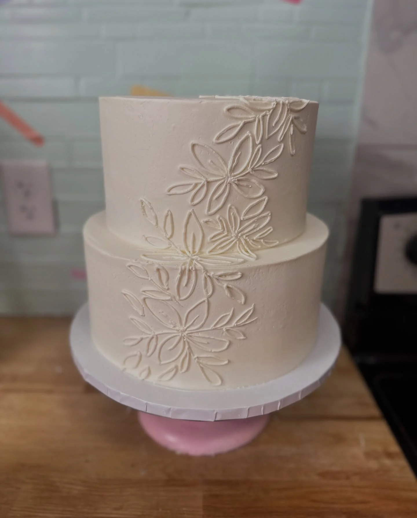 All dressed in white and ready to steal the show 💍😉
&bull;
&bull;
&bull;
&bull;
&bull;
#weddingcakes #weddingcake #weddingseason #cakeoftheday #cakeofinstagram #franklintn #weddinginspiration #weddingideas #weddingdecor #nashvillewedding #franklinw