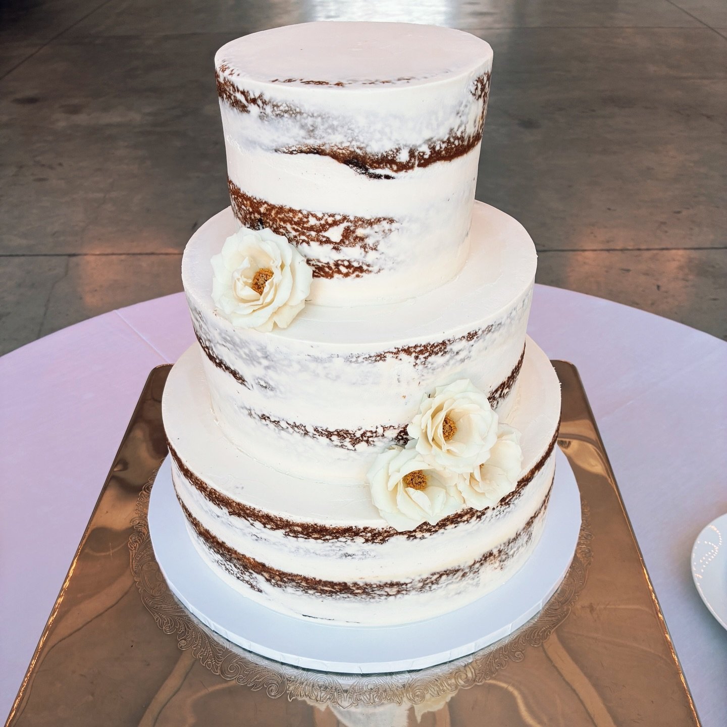 Kady + Cody 🤍
&bull;
a naked style marble cake with vanilla buttercream 🍰
&bull;
&bull;
Florals by my husband 🤪
&bull;
&bull;
#nashvilleweddingcake #nashvilleweddings #weddingcake #weddingcakeideas #weddingcakeinspiration