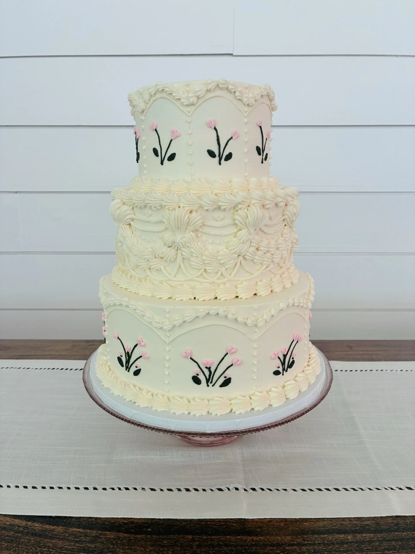 Arden + Grant 🤍
&bull;
a brown butter buttermilk cake with cream cheese buttercream 🍰
&bull;
&bull;
#cake #weddingcake #nashvillewedding #nashville #weddingseason