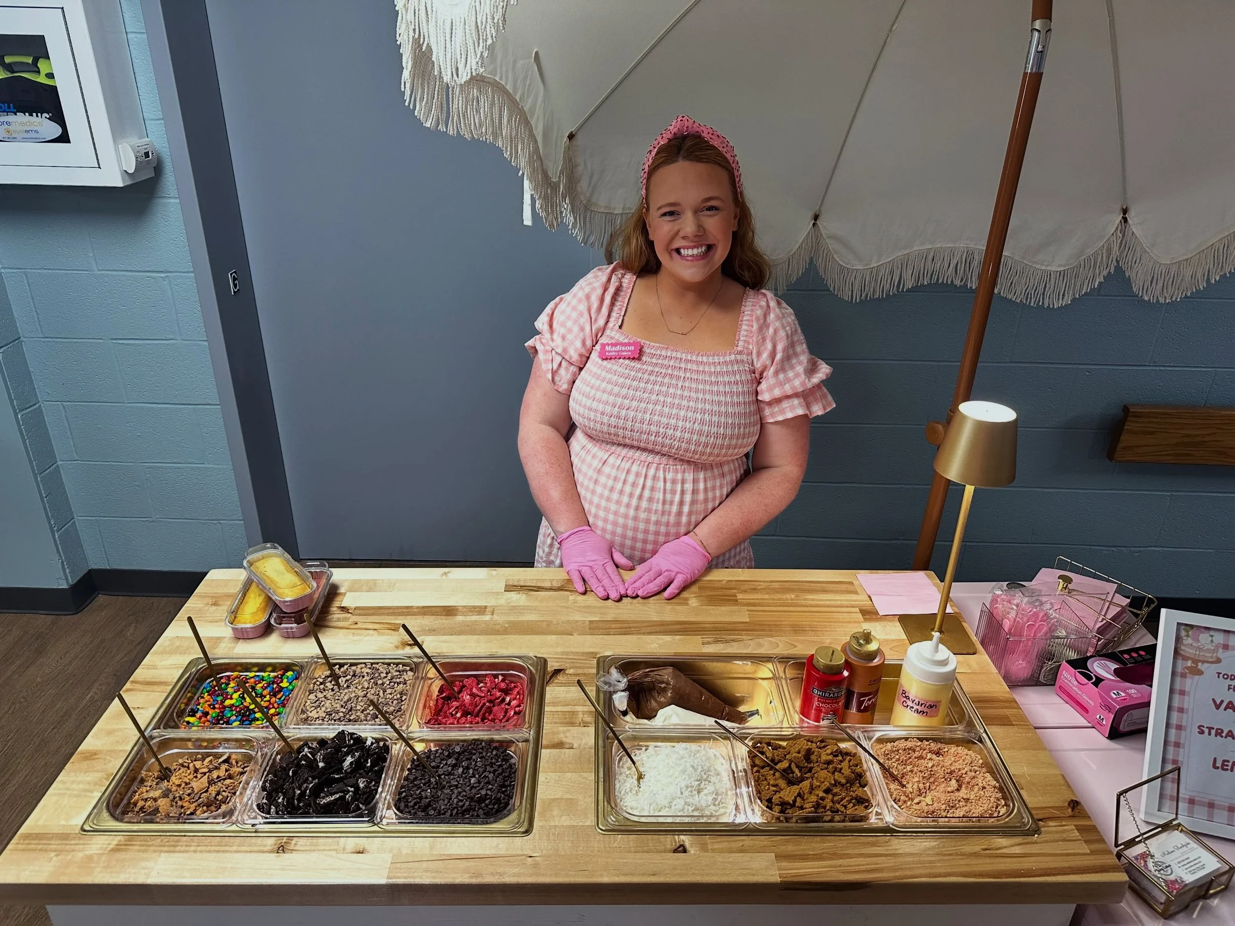 We&rsquo;ve had fun this week celebrating the end of the school year for some truly amazing teachers with our Sugar + Slice cart! 🍰🎀
&bull;
Thank you Crieve Hall Elementary and Woodmont Baptist Preschool for having us! ✏️🩷
&bull;
#cakecart #nashvi