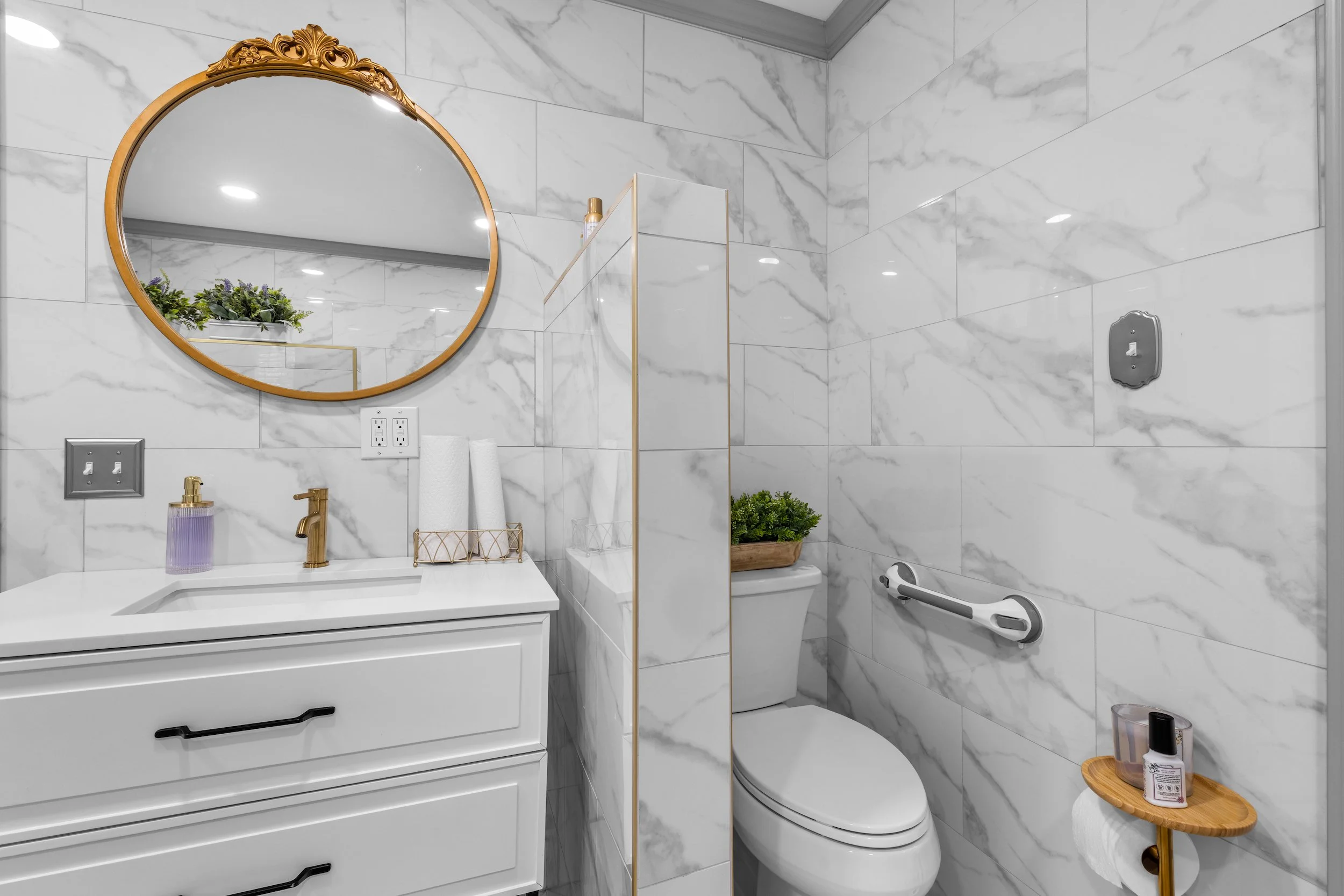 the-birth-sanctuary-hydrotherapy-birthing-bathroom.jpg