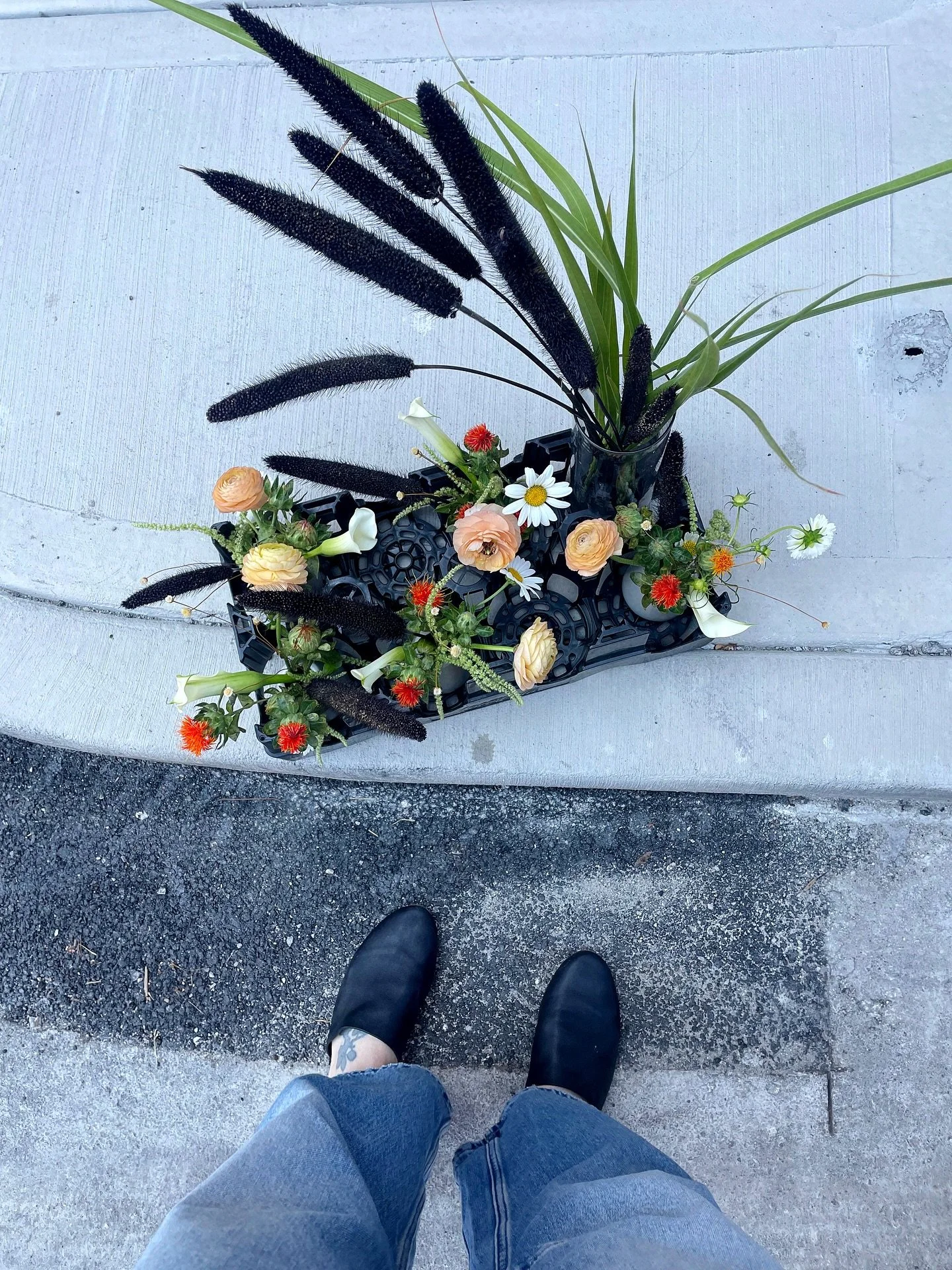 It&rsquo;s the second to last day of October, but here&rsquo;s some of September! 
.
.
#thecottagerose #kansascityflorist #destinationweddingflorist #kansascitywedding #floristlife #ootd #floristootd #modernflorals #modernfloraldesign