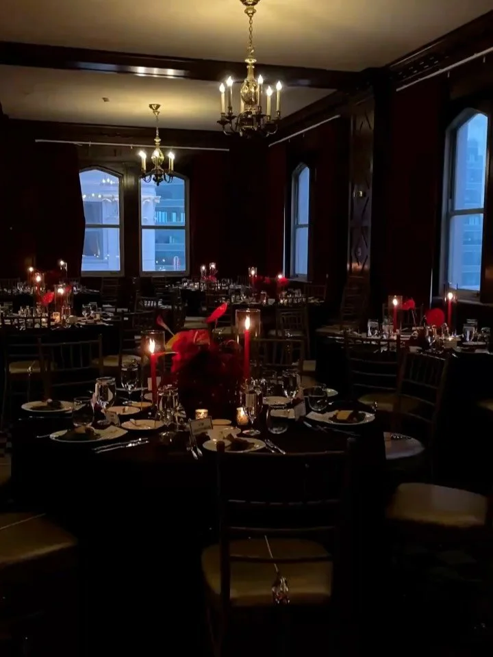 The sexiest centerpieces ❤️ 
.
.
#thecottagerose #kansascityflorist #kansascitywedding #modernflorals #modernweddingflowers #destinationweddingflorist #floralcenterpiece