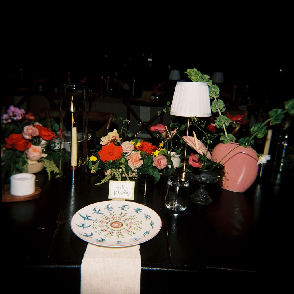 Head table details from a colorful, eclectic fall wedding, on film ❤️
.
.
Creative Director: @kateandcompany 
Planning: @elizabethjoyy 
Production: @kimmy_gainer @sophferretti 
Photography: @abbyjiu 
Cinematography: @juliakentnerfilms 
Catering: @oli
