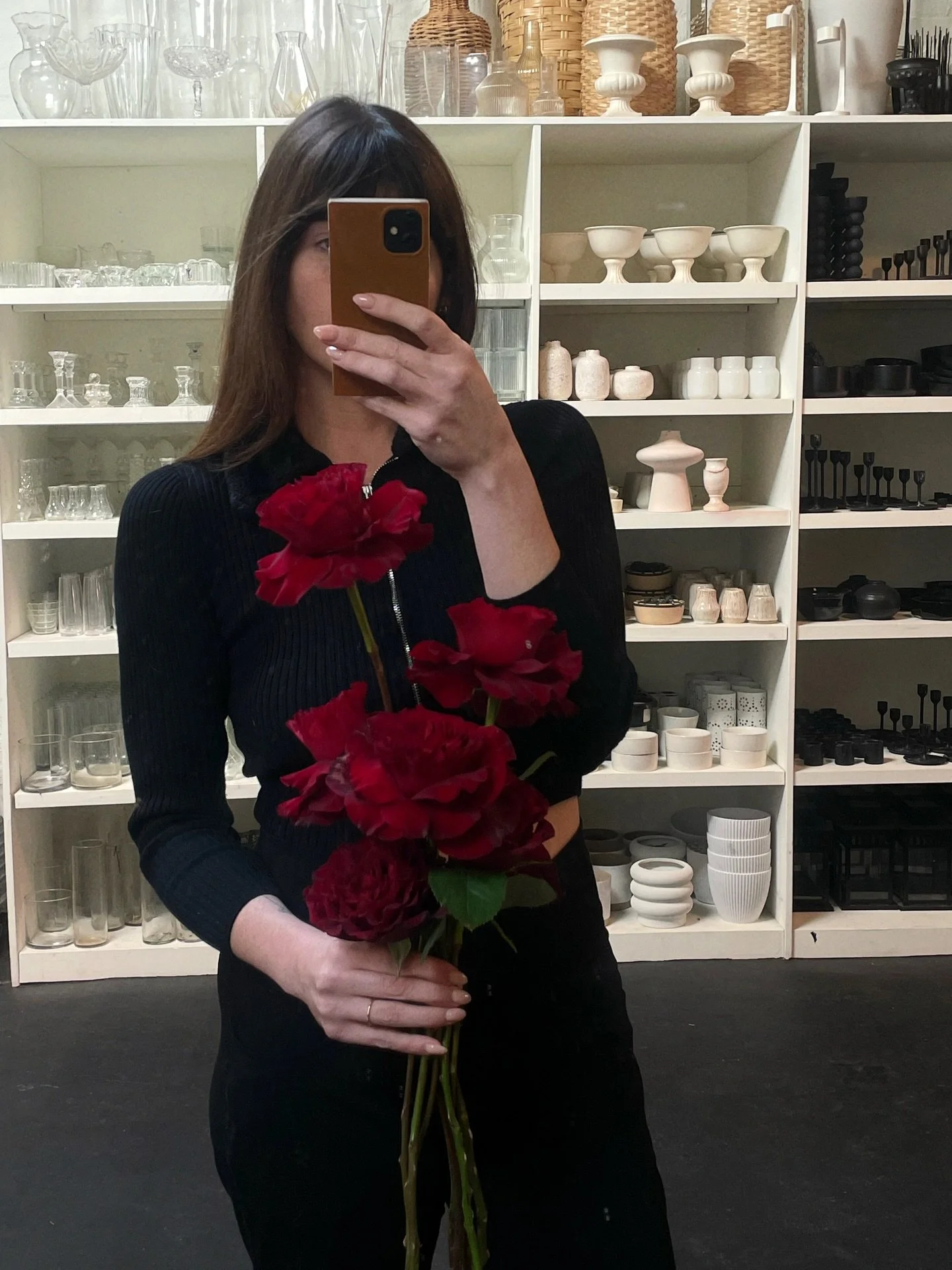 Red and romantic elopement bouquet 🌹 
Thinking of eloping this winter?! We have the perfect Valentine&rsquo;s Day package for you. Link in bio to secure your spot! @ateaseeventskc ❤️ #thecottagerose #ferrellholdingflowers 
.
.
.
Kansas City florist 