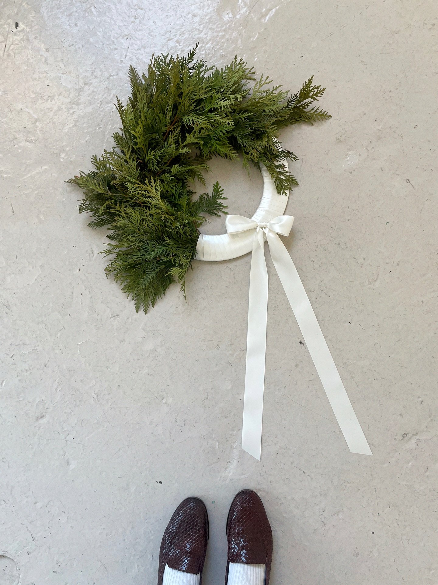 That&rsquo;s a wrap on wreath season! I&rsquo;m not making anymore! But here are some of my faves from the past month🌲🤍 #thecottagerose 
.
.
.
Kansas City florist | wreath season | holiday decor