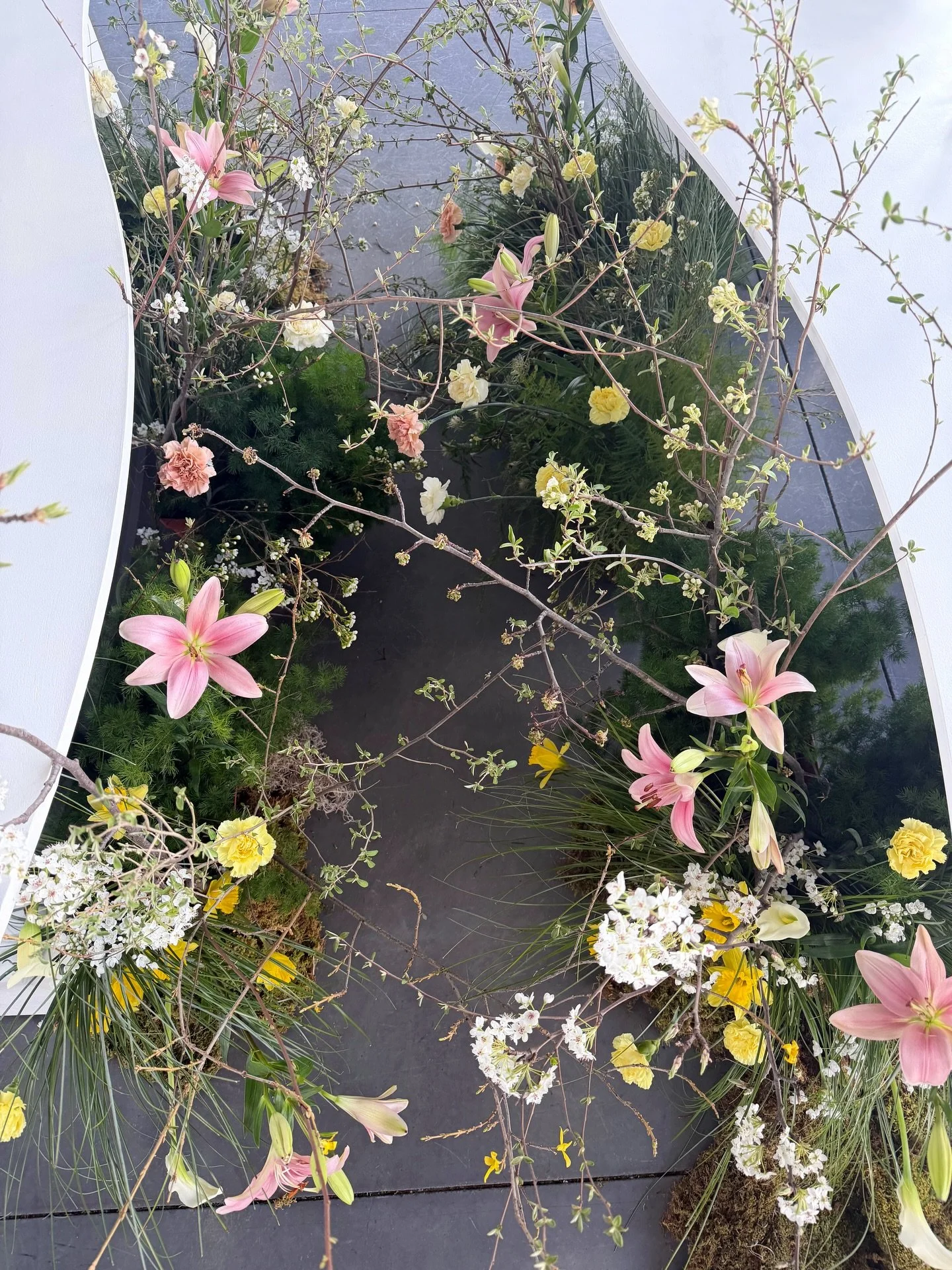 BTS from yesterday&rsquo;s shoot @thedelaware.kc 💛
.
.
Planning @truelovecoordinatinganddesign 
Photography @malloriemcbridephoto 
Florals @thecottagerose 
Rentals @yourstrulyeventrentals @goldenhourrentalskc 
Table settings @goodstuffchina 
Graphic