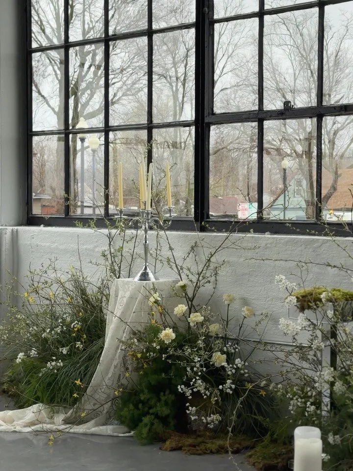 Scenes from a textural and branchy spring ceremony installation 🌱
.
.
Planning @truelovecoordinatinganddesign 
Content @socially.weddings 
Florals @thecottagerose 
Venue @thedelaware.kc 
.
.
#thecottagerose | Kansas City florist | modern wedding flo