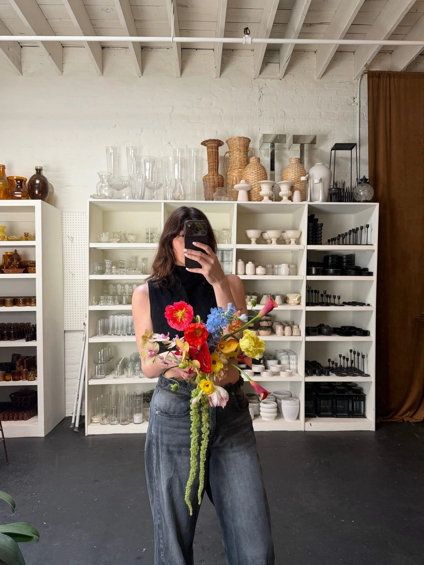 For Kelly ❤️ #thecottagerosebridalbouquet 

The vibe was a mix of seasonal spring blooms with modern structural pieces. And color! 

So perfect for an early spring backyard wedding. 
.
.
#thecottagerose | Kansas City wedding florist | modern wedding 