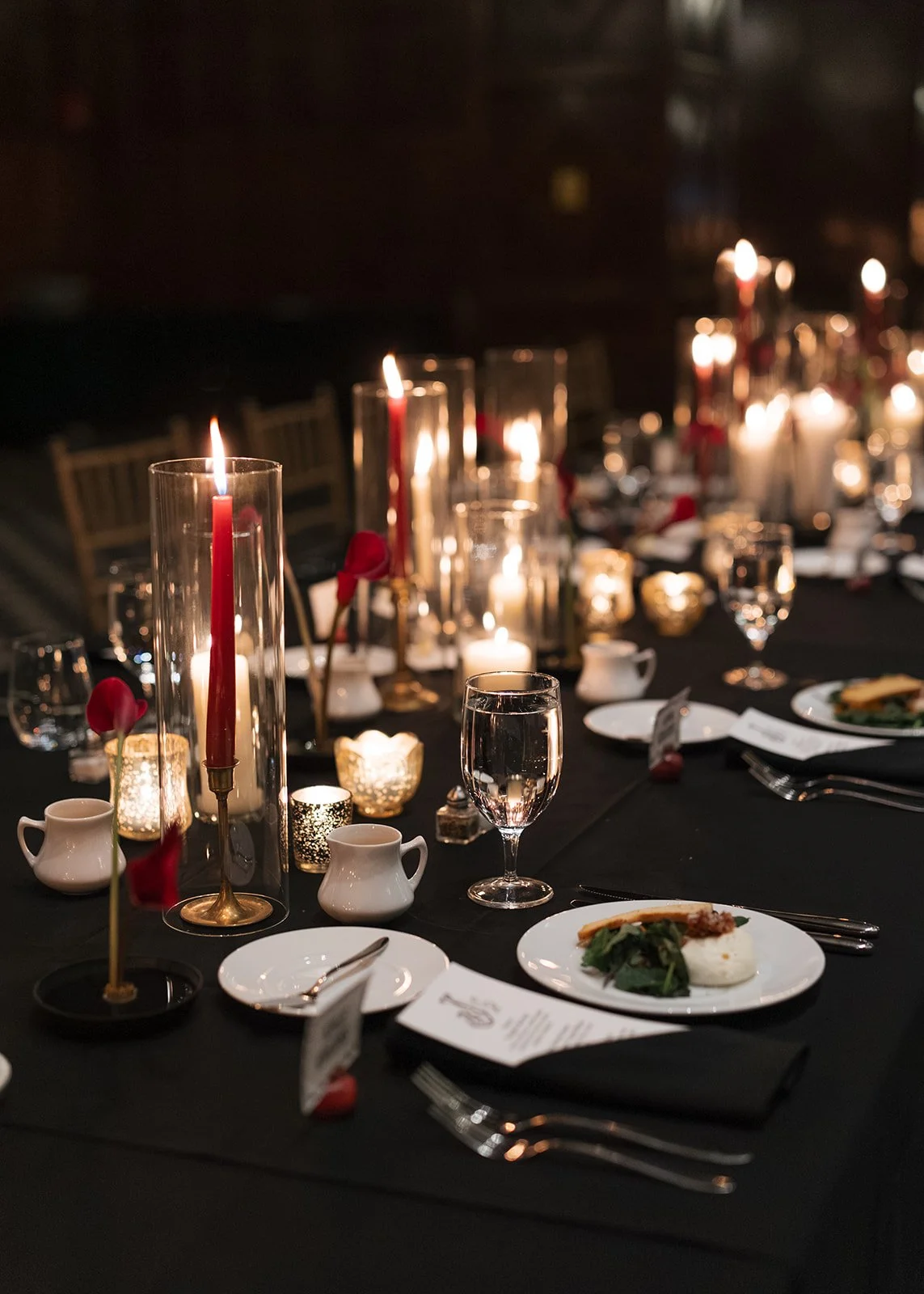 Modern chic november fall wedding downtown hotel kansas city rose petals orchids wedding reception centerpiece head table candles calla lily ikebana arrangement the cottage rose kansas city wedding florist crossroads