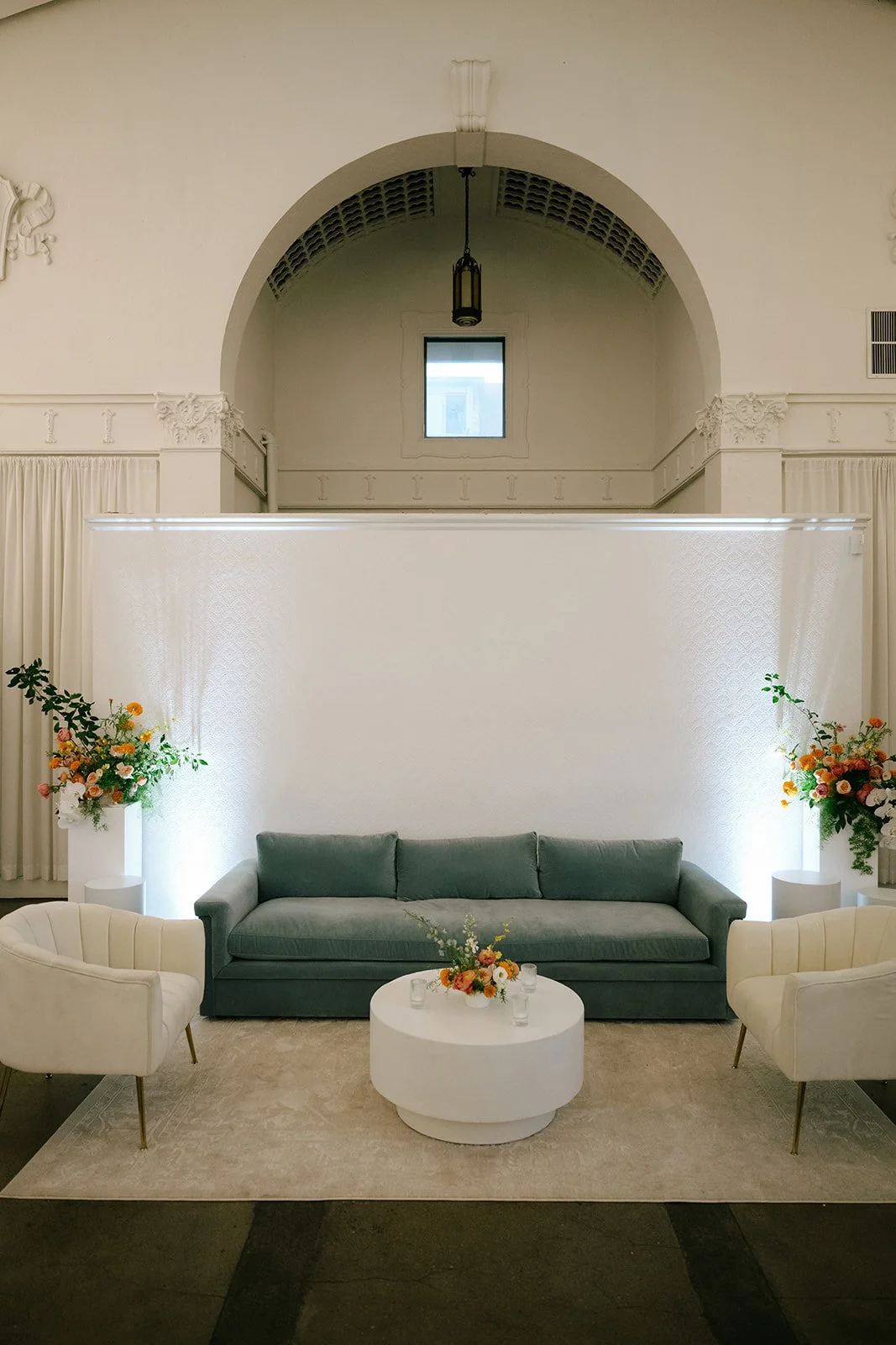 colorful flower filled october wedding in midtown kansas city la villa bridal bouquet wedding bouquet wedding flowers bud vase centerpieces sweetheart table the cottage rose kansas city wedding florist crossroads reception lounge furniture flowers