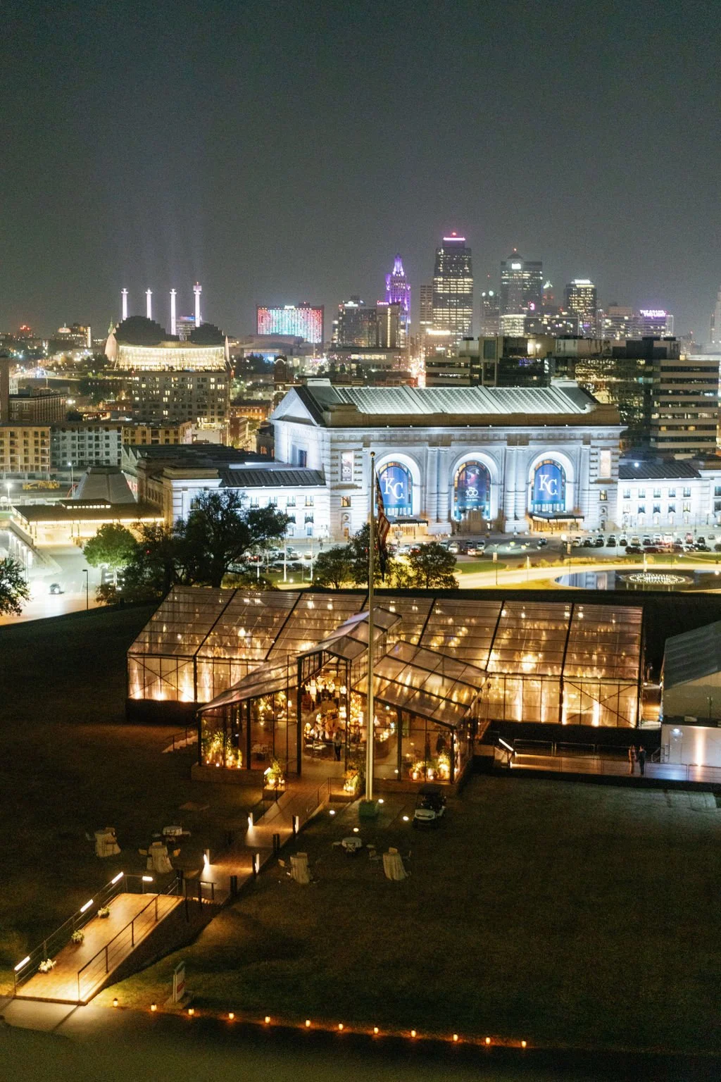 Modern eclectic luxury wedding on the lawn at liberty memorial greenhouse tent wedding outdoor reception fall wedding decor october wedding the cottage rose kansas city wedding florist crossroads union station