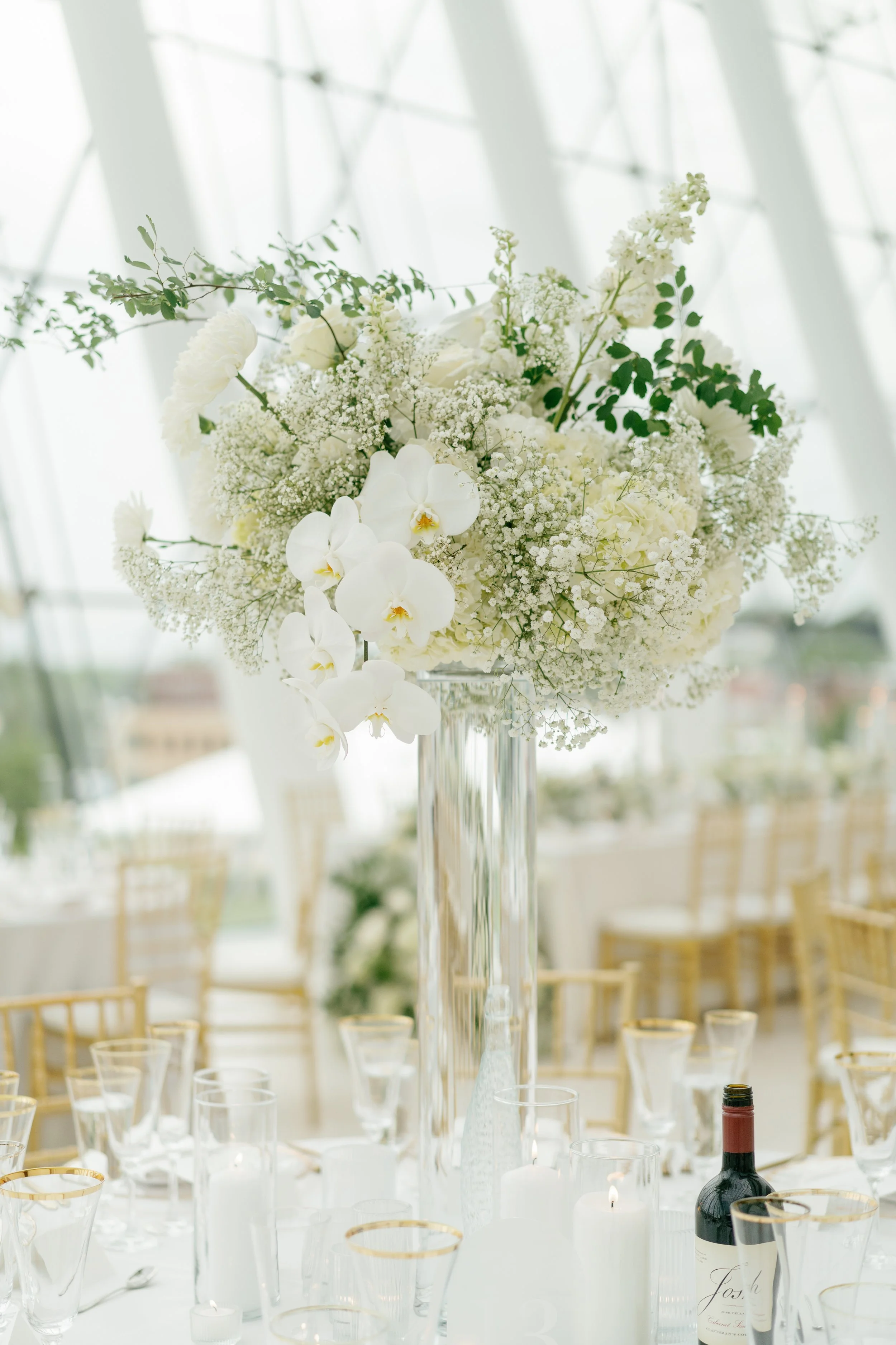 Modern chic spring wedding kauffman center for the performing arts cloud dancer inspiration head table garland tall centerpieces low floral arrangement babys breath orchids calla lilies the cottage rose kansas city wedding florist crossroads