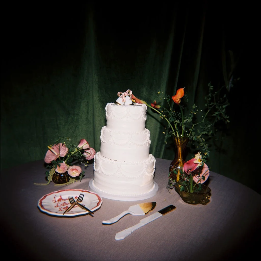 Modern eclectic luxury wedding on the lawn at liberty memorial greenhouse tent wedding outdoor reception fall wedding decor october wedding the cottage rose kansas city wedding florist crossroads centerpieces lamps candles bride groom cake cutting