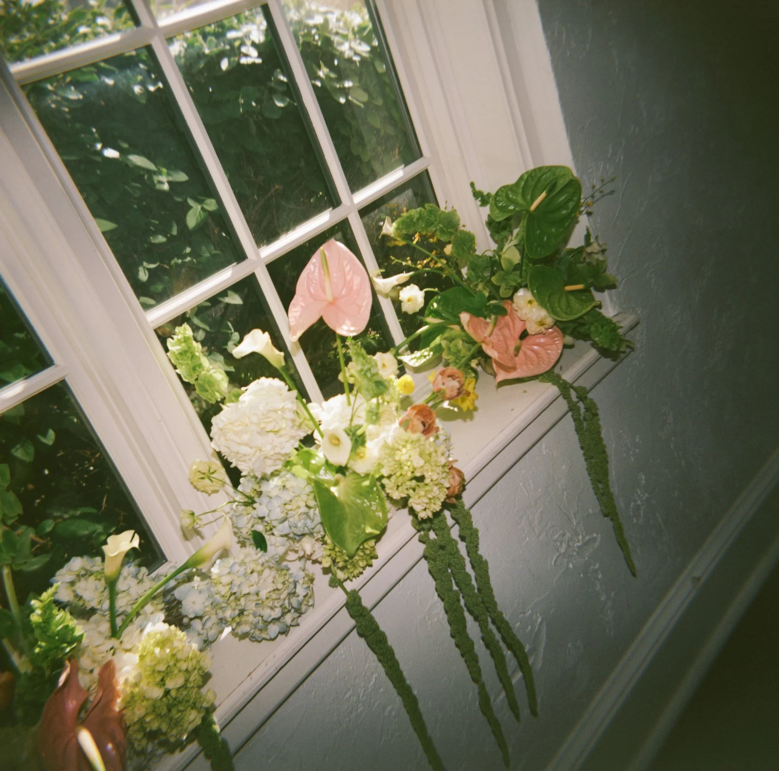 Sculptural modern spring wedding pedestal floral installation anthurium amaranth midtown la villa spring flowers the cottage rose kansas city wedding florist crossroads ceremony decor