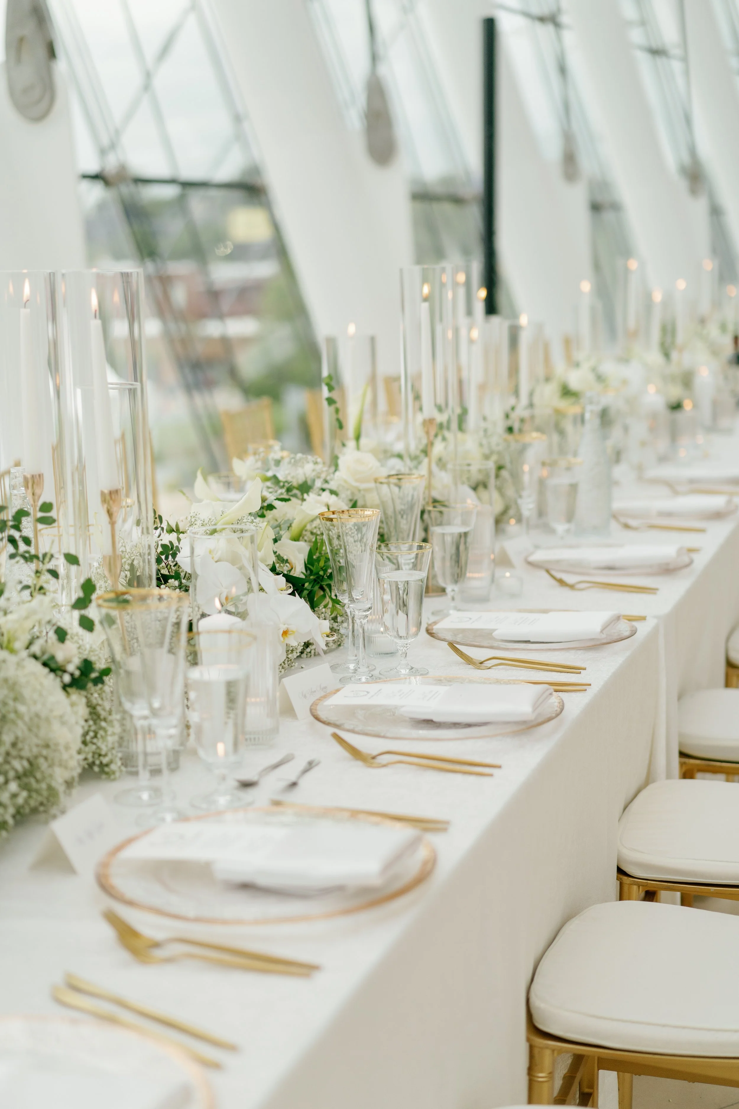 Modern chic spring wedding kauffman center for the performing arts cloud dancer inspiration head table garland tall centerpieces low floral arrangement babys breath orchids calla lilies the cottage rose kansas city wedding florist crossroads