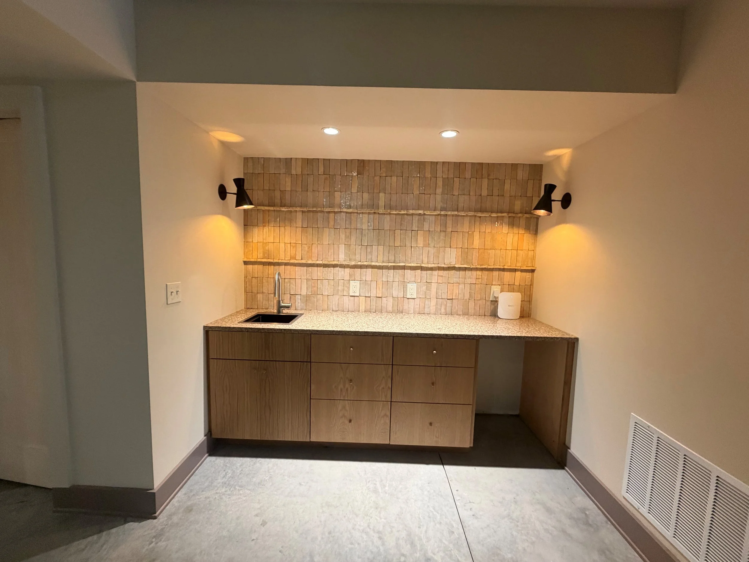 wet bar.jpg
