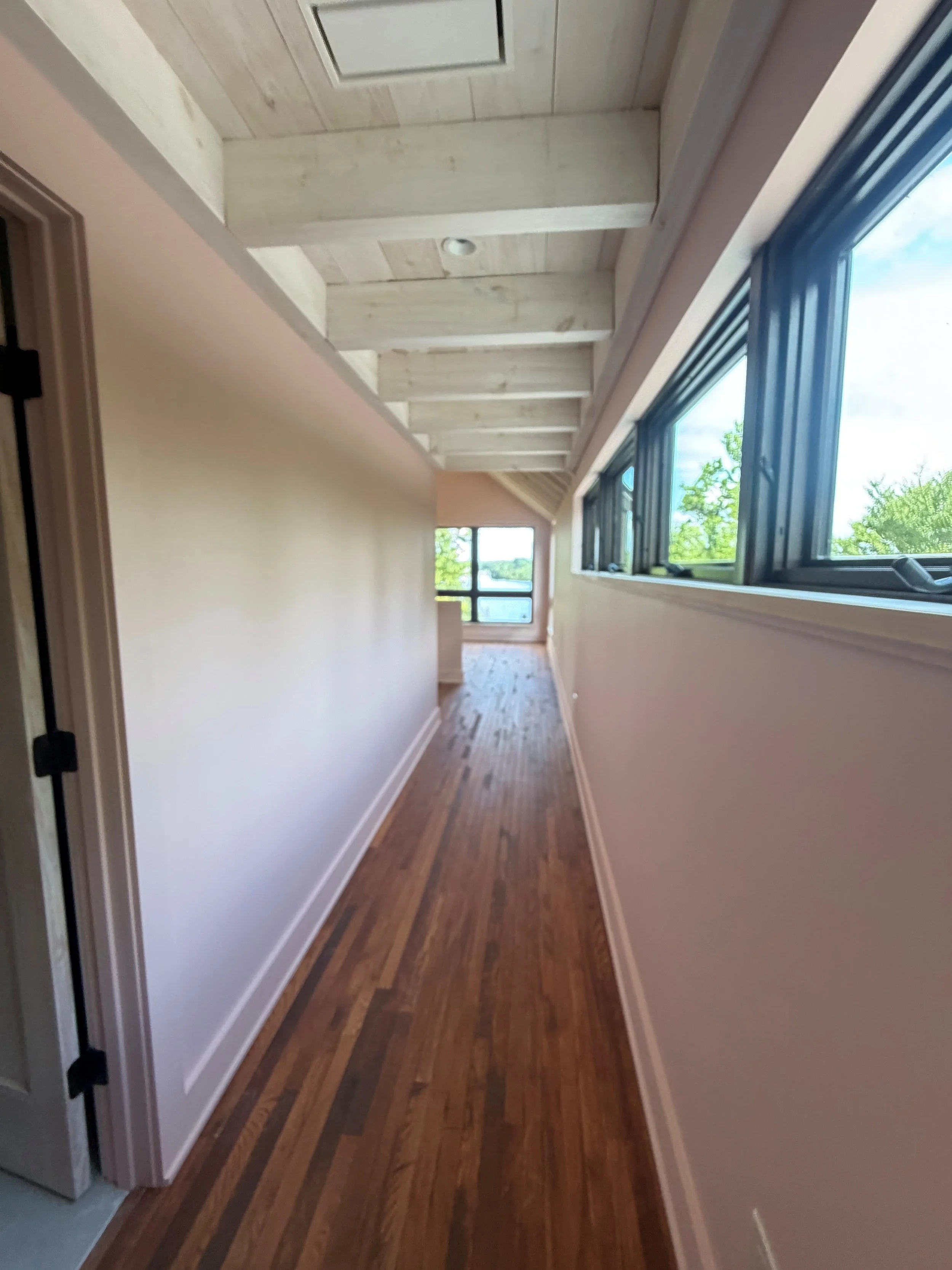 hallway to master.jpg